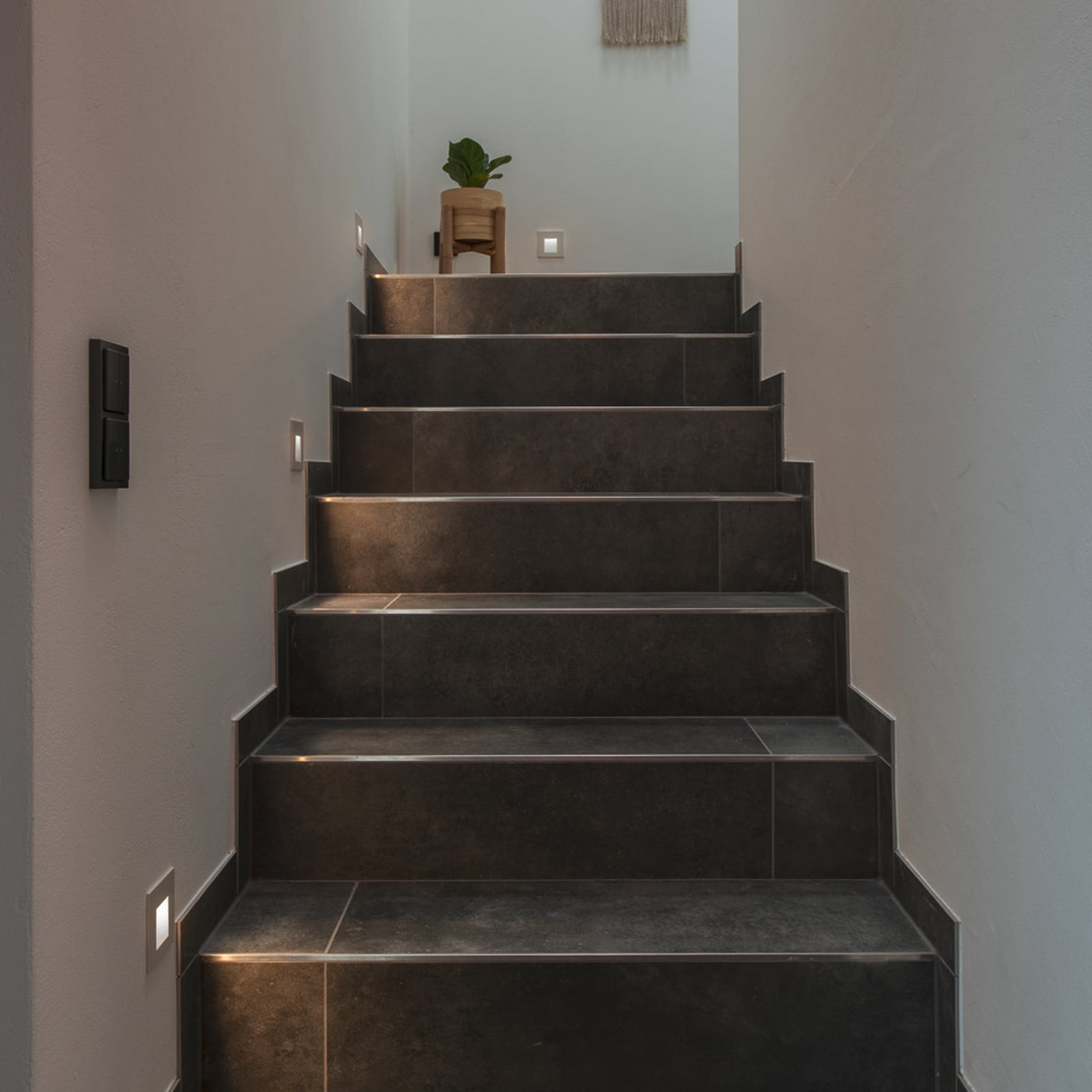 Bakside av LED vegginnbyggingslampe Mobala hvit aluminium 3000K