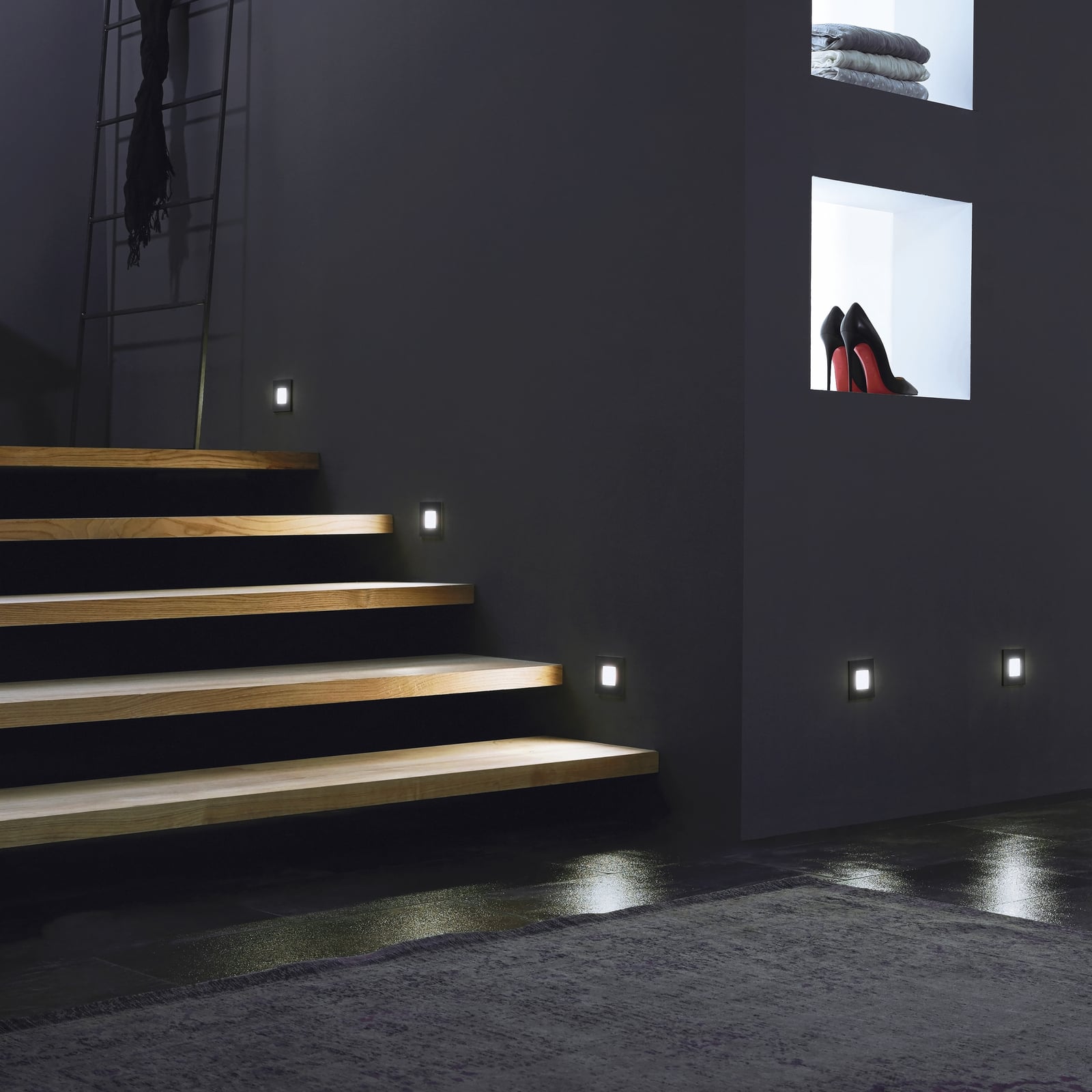 LED vegginnbyggingslampe Wall F svart 7,5x7,5 cm bakside