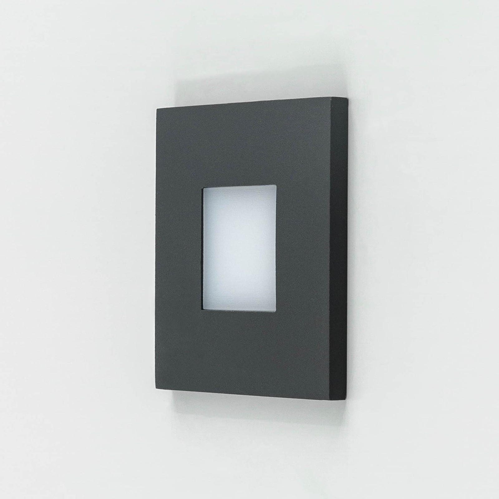 Detalj av magnetisk rustfri ramme på LED vegginnbyggingsspot antrasitt 7,6x7,6 cm IP44 - EVN
