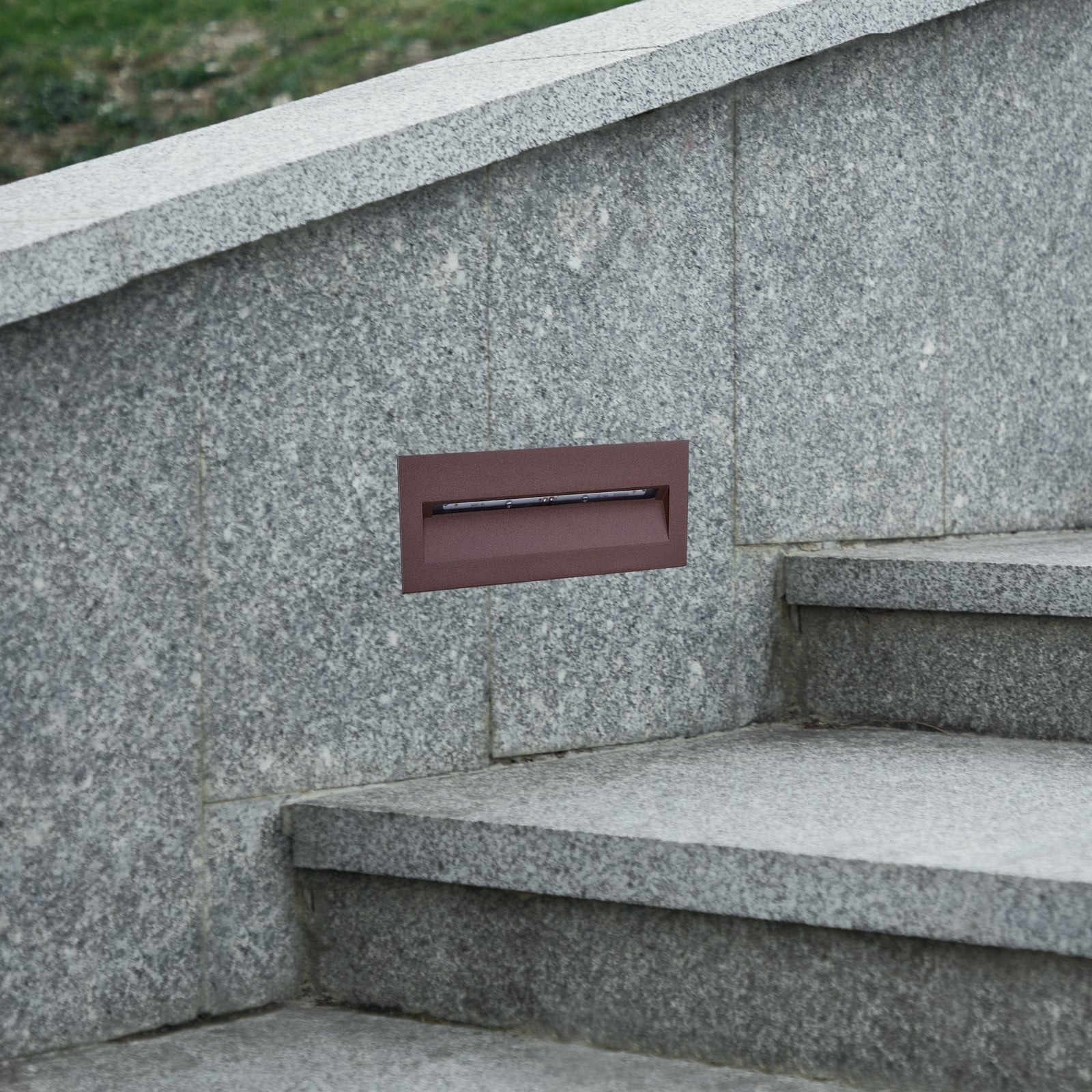 LED vegginnbyggingsspot Loya rustfarget 23x8 cm detalj
