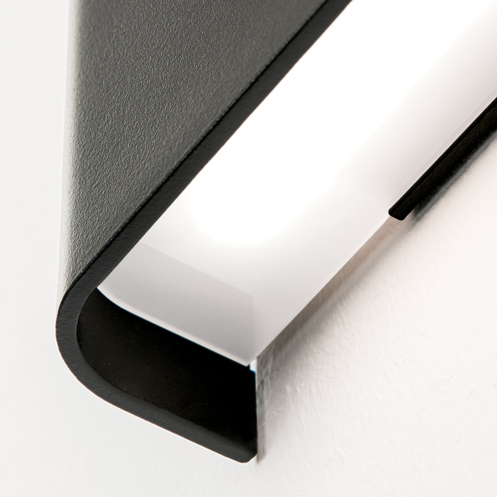 LED-vegglampe Accent opp og ned svart 41 cm 14W lysbilde oppover