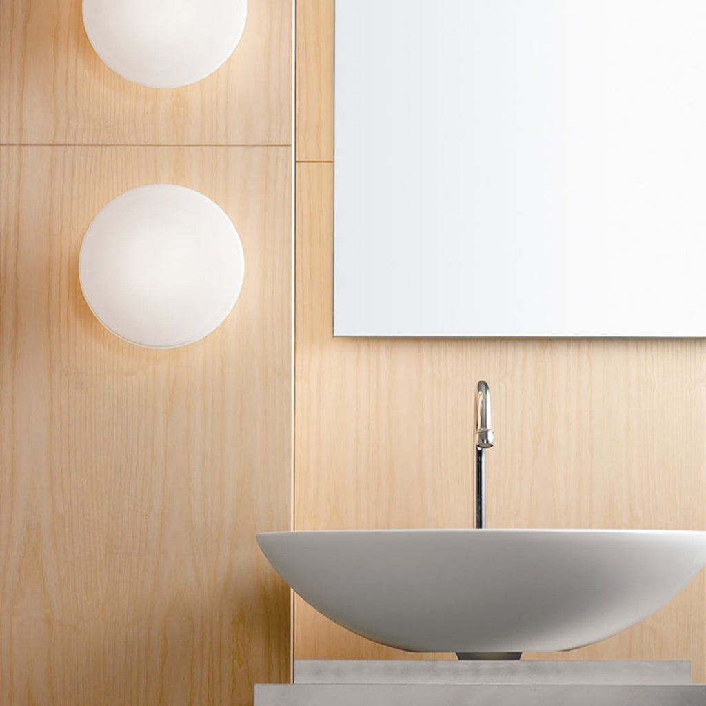 LED vegglampe AJ Eklipta dimbar opalglass Ø22 cm lysdetalj
