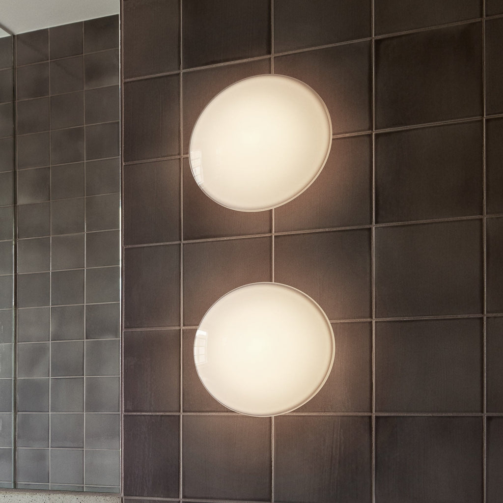 LED vegglampe AJ Eklipta dimbar opalglass Ø22 cm montert i rom
