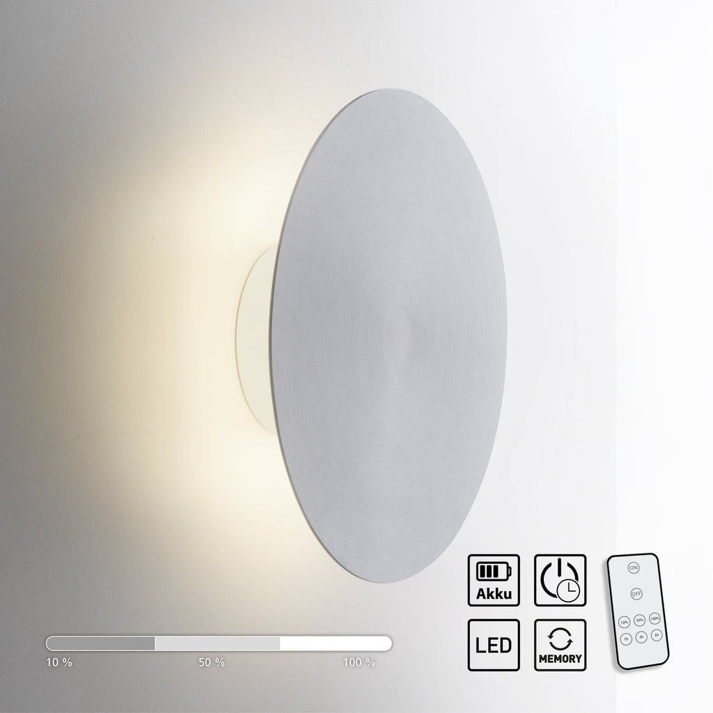 LED vegglampe Akku Puntua dimbar Ø25 cm aluminium lyser i mørkt rom