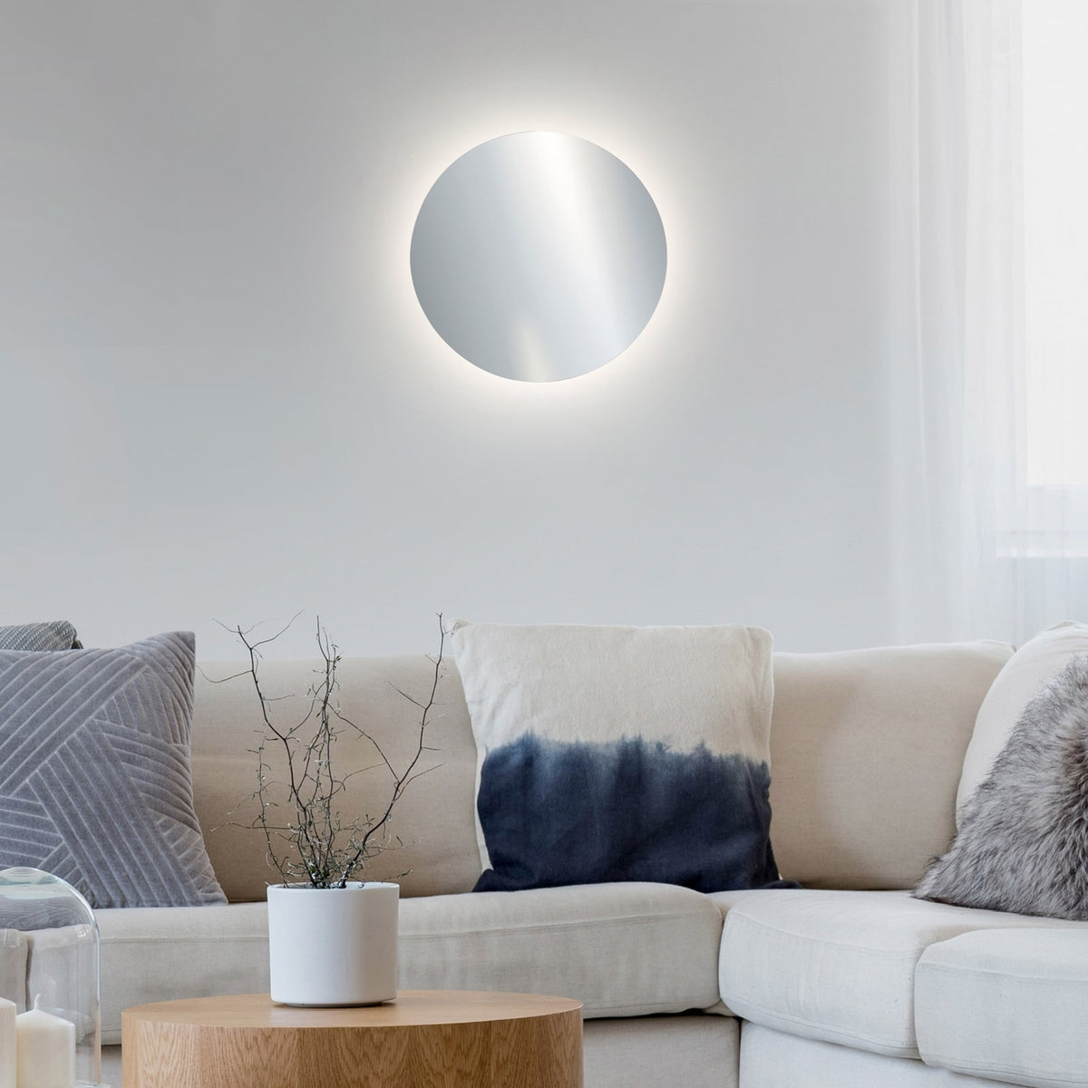 LED vegglampe Akku Puntua dimbar krom detalj av overflate