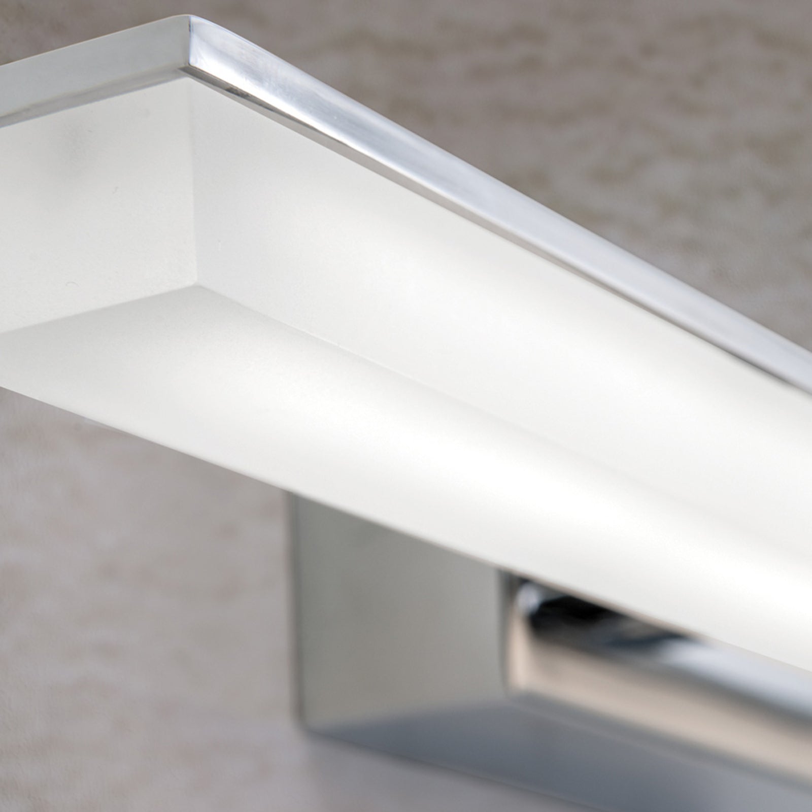 LED vegglampe Alexander krom akrylglass 46 cm nærbilde av akrylglass
