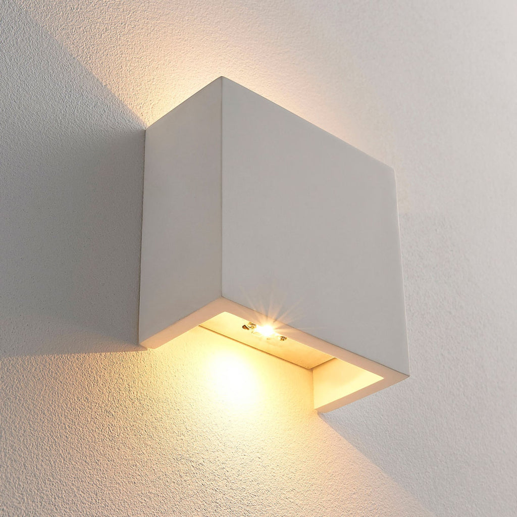 LED vegglampe Anneke opp og ned gips hvit nærbilde