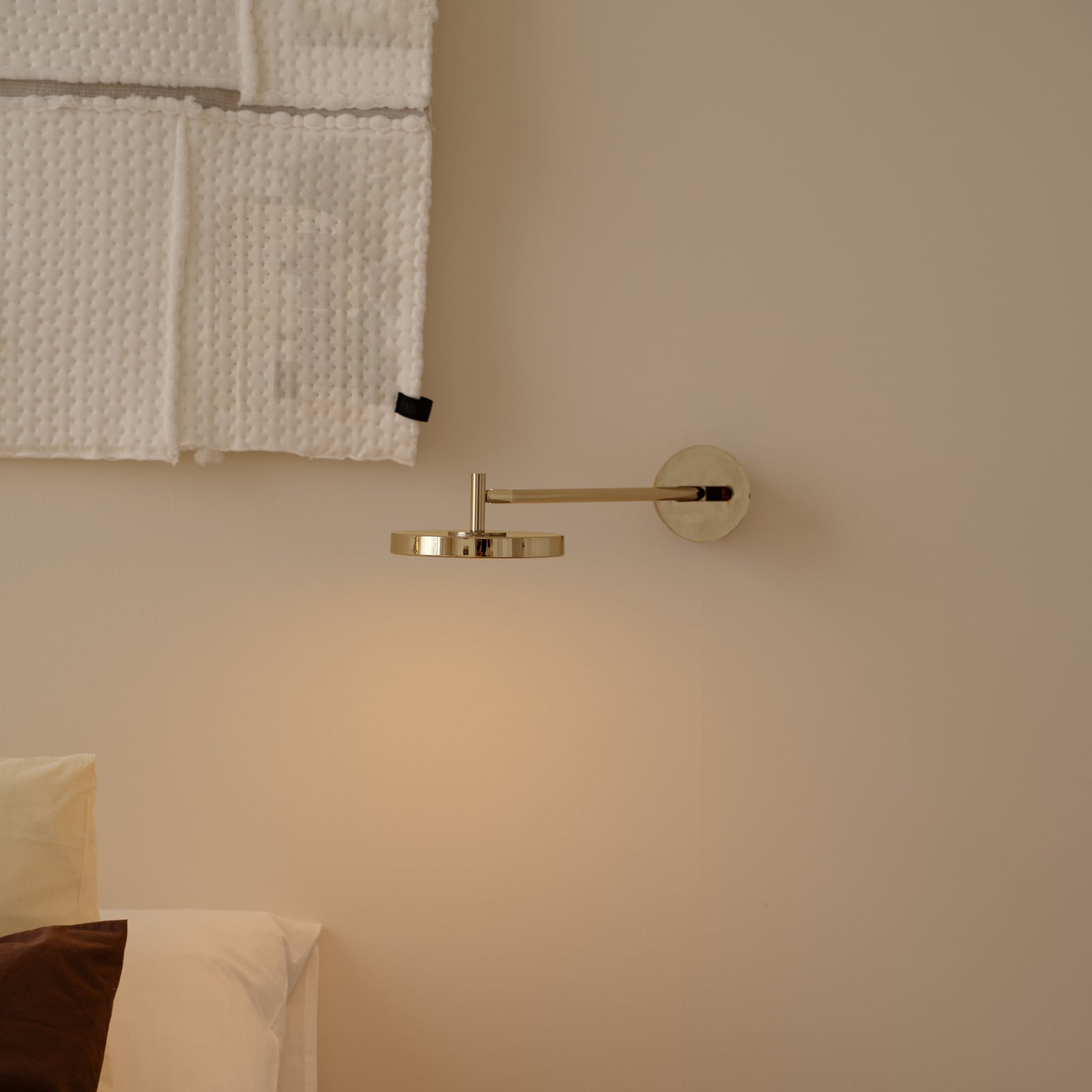 LED vegglampe Asteria LONG HW dimbar messing polert bakside