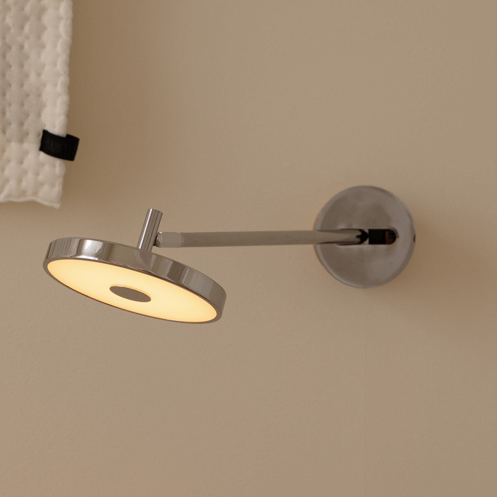 LED vegglampe Asteria Long HW polert stål forfra