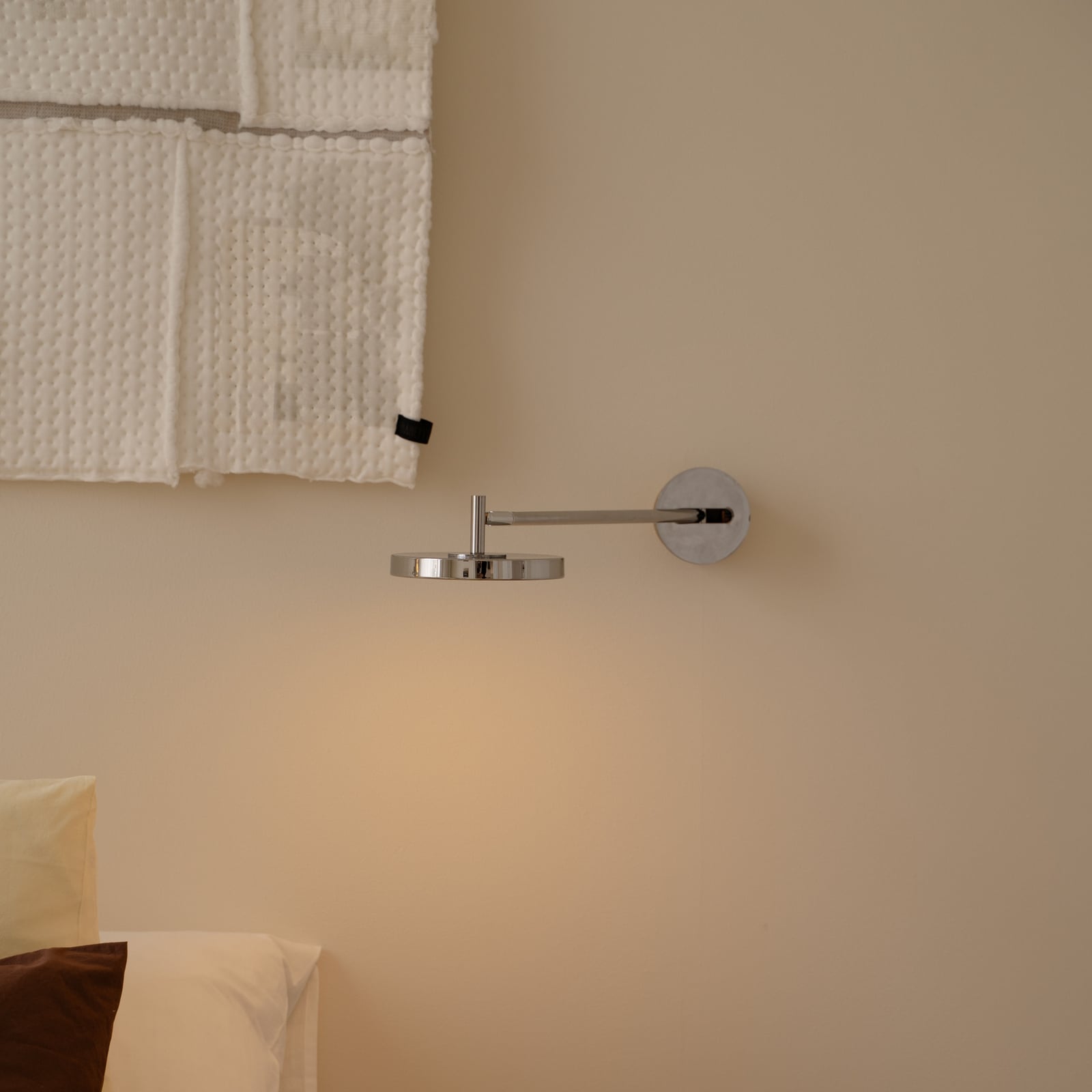 LED vegglampe Asteria Long HW polert stål bakside