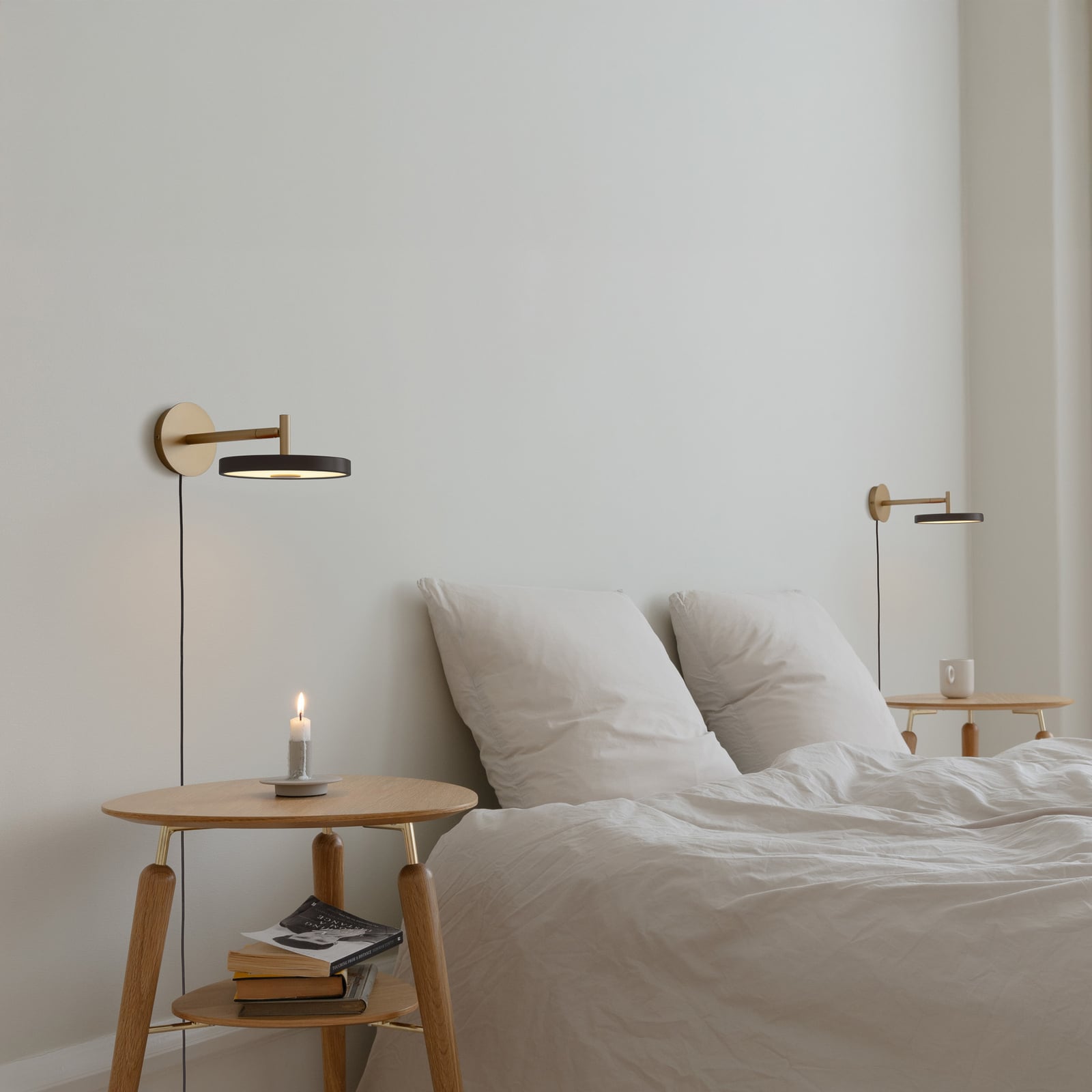 LED vegglampe Asteria Short dimbar svart messing bakside