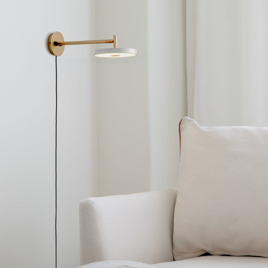 LED vegglampe Asteria Short lysgrå/messing dimbar bakside