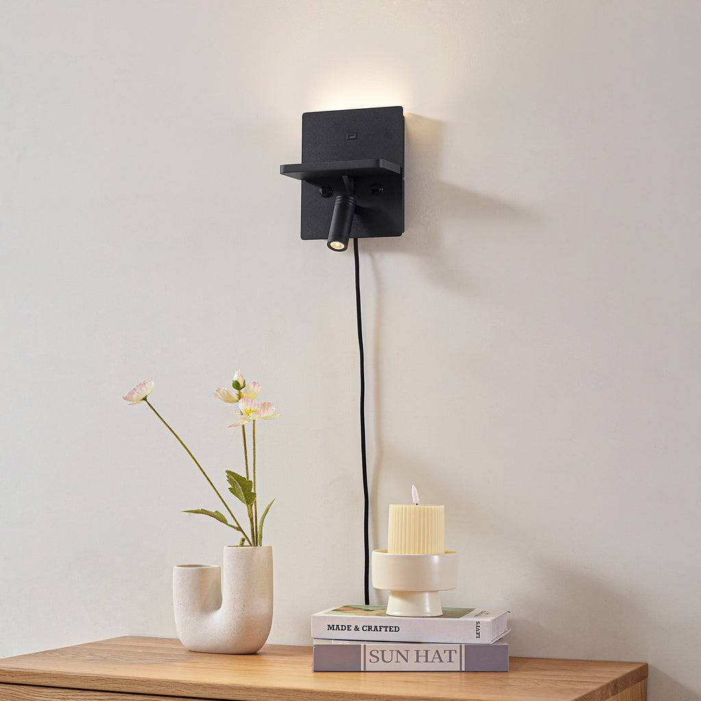 LED vegglampe Auden svart bakside med kabel og bryter