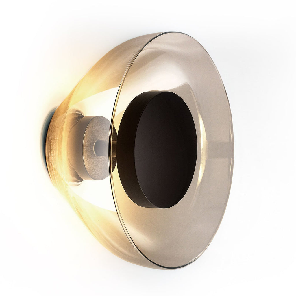 Montert LED vegglampe Aura glass røykgrå dimbar Ø18 cm i rom