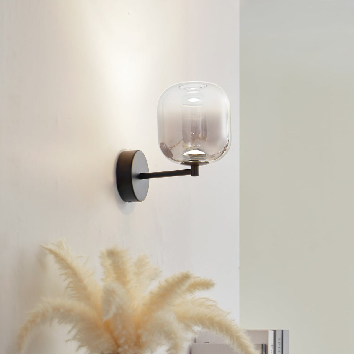 LED vegglampe Avelina røykgrå glass bakside