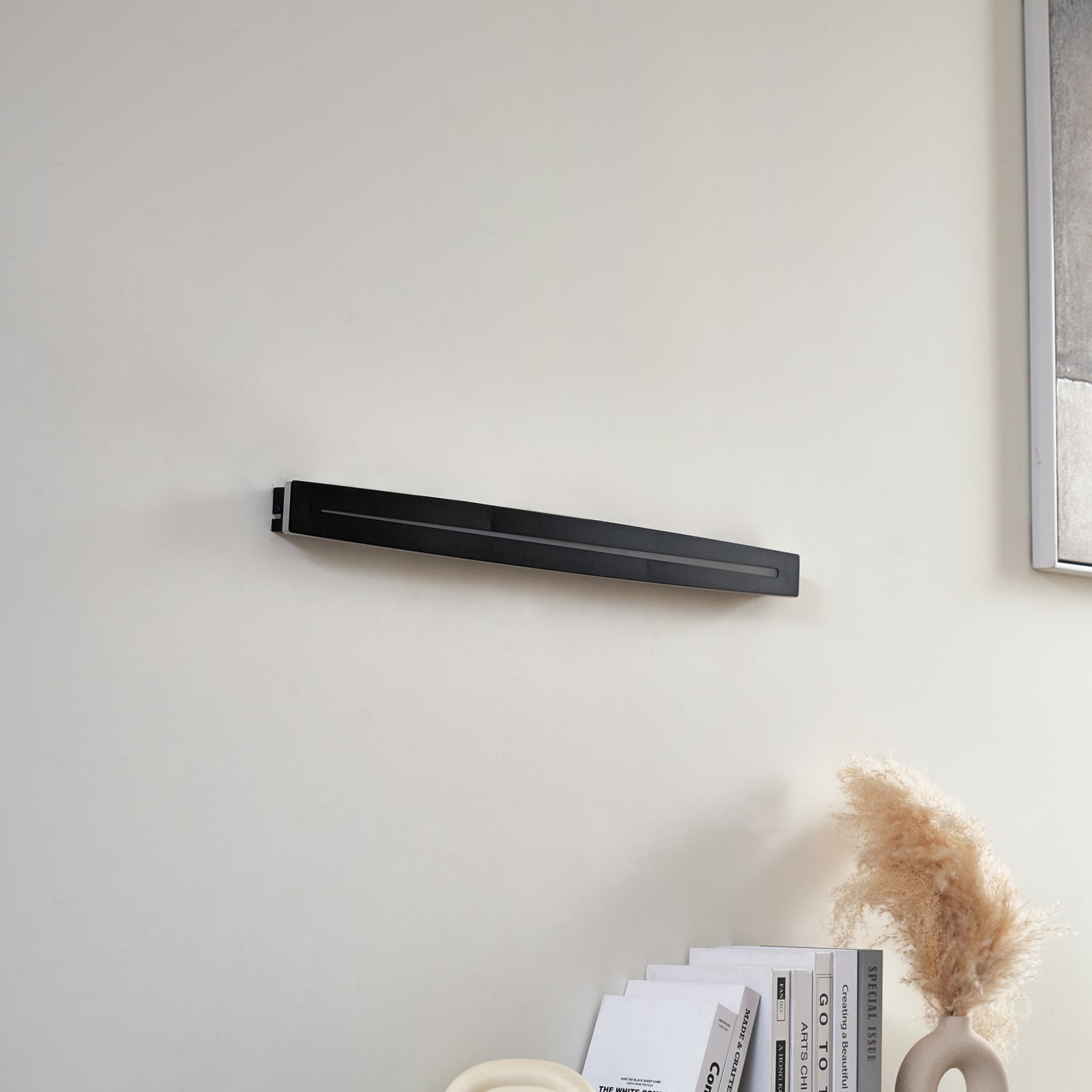Detalj av LED vegglampe Benario svart aluminium 80 cm