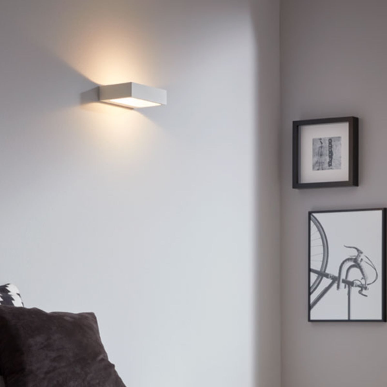 LED vegglampe Bento 1.3 dimbar hvit aluminium montert nærbilde