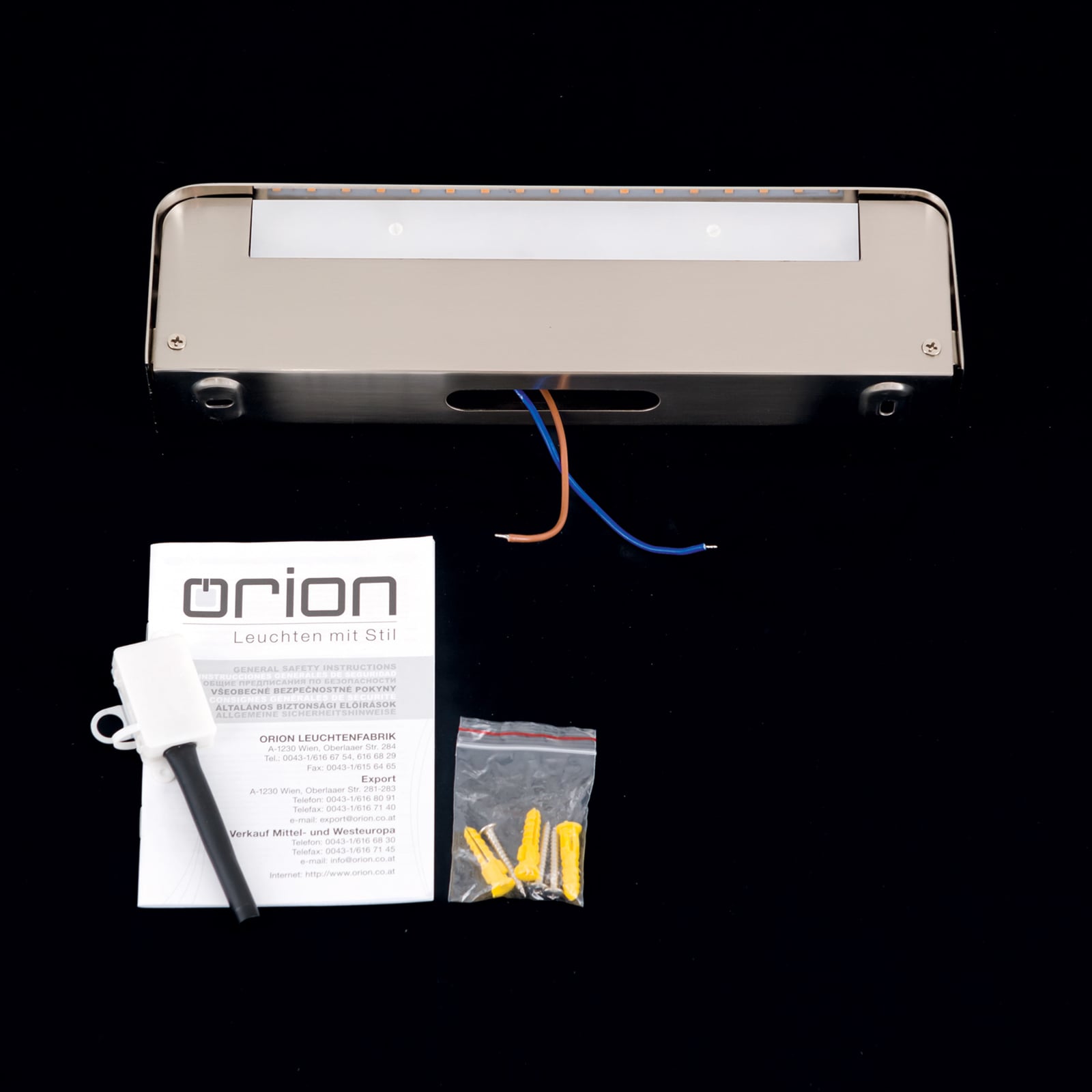 LED vegglampe Bernhard opp og ned dimbar satin 30 cm lysdetalj