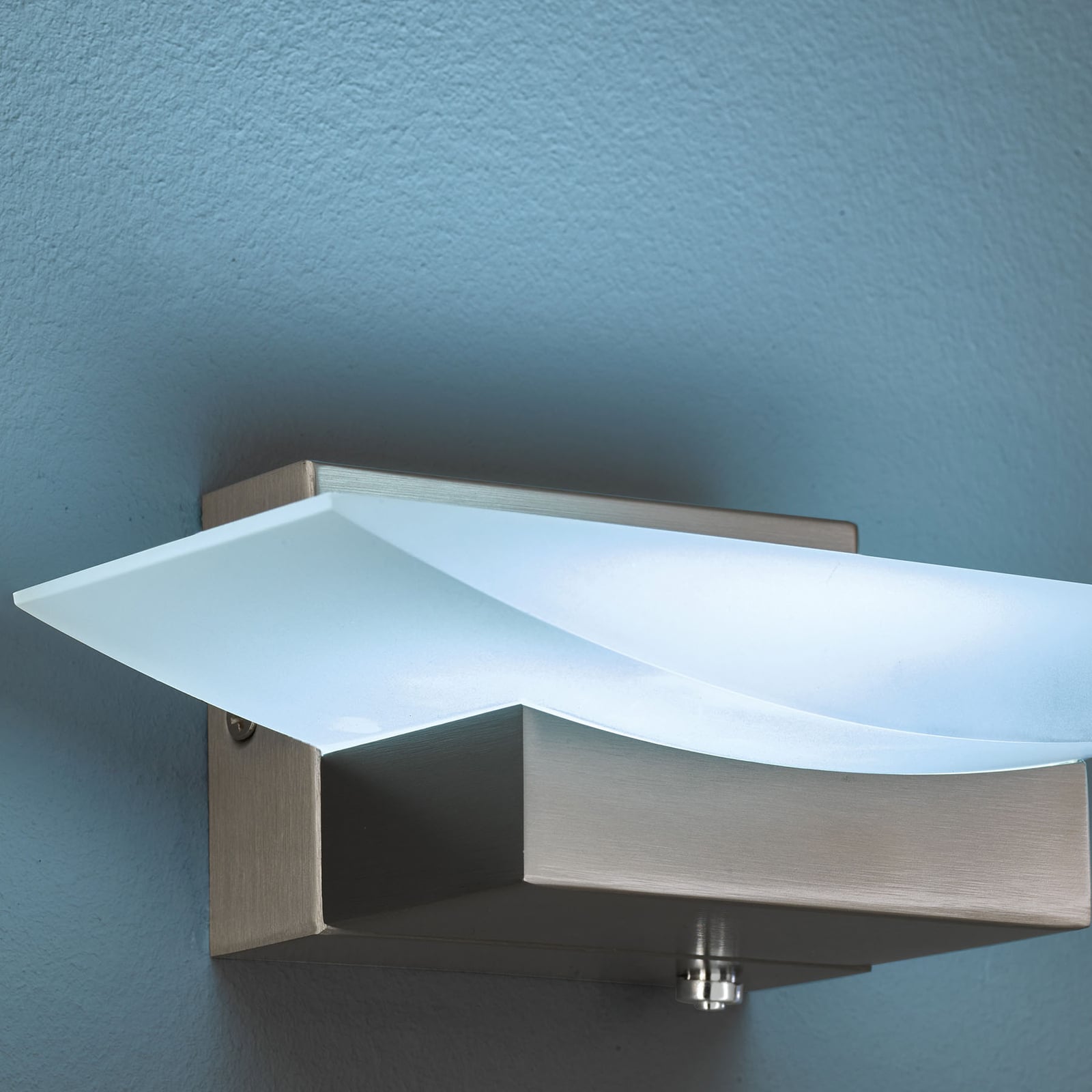 Montert LED vegglampe Bowl TW CCT matt nikkel 20 cm i rom