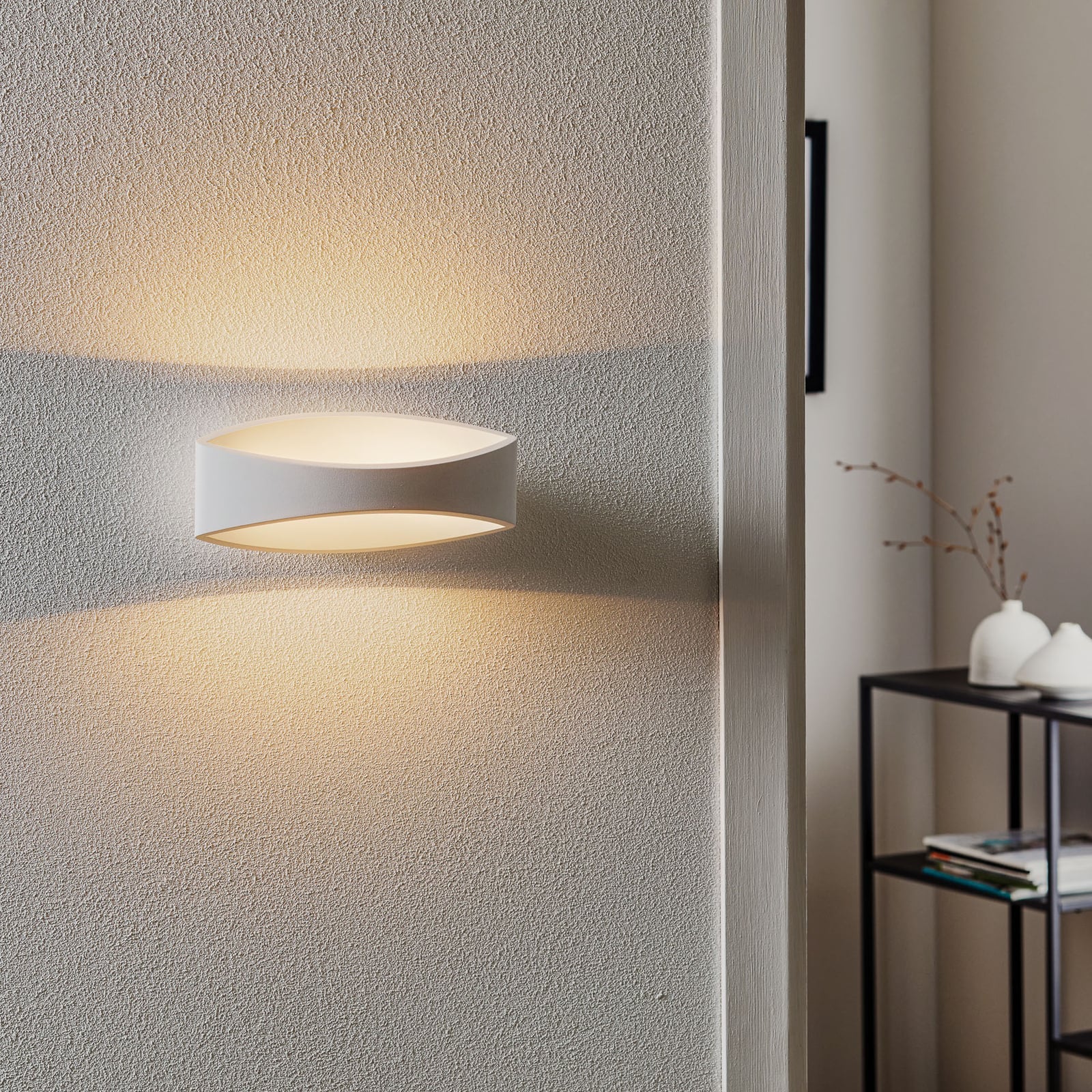 LED vegglampe Bridge matt hvit aluminium bakside