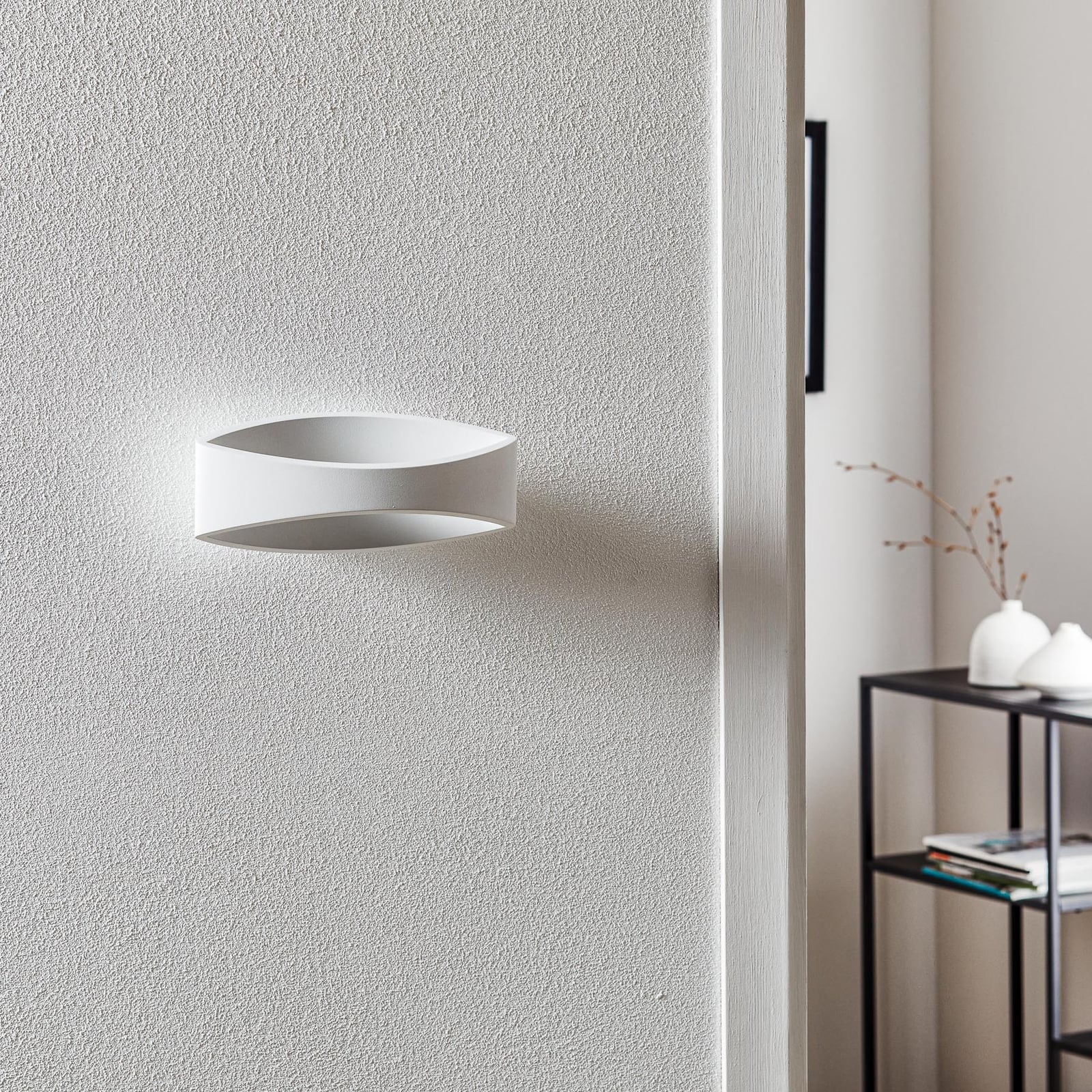 LED vegglampe Bridge matt hvit aluminium detalj