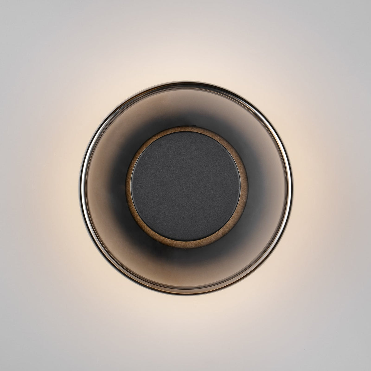 LED vegglampe Celeste dimbar glass svart/krom Ø22 cm lysbilde