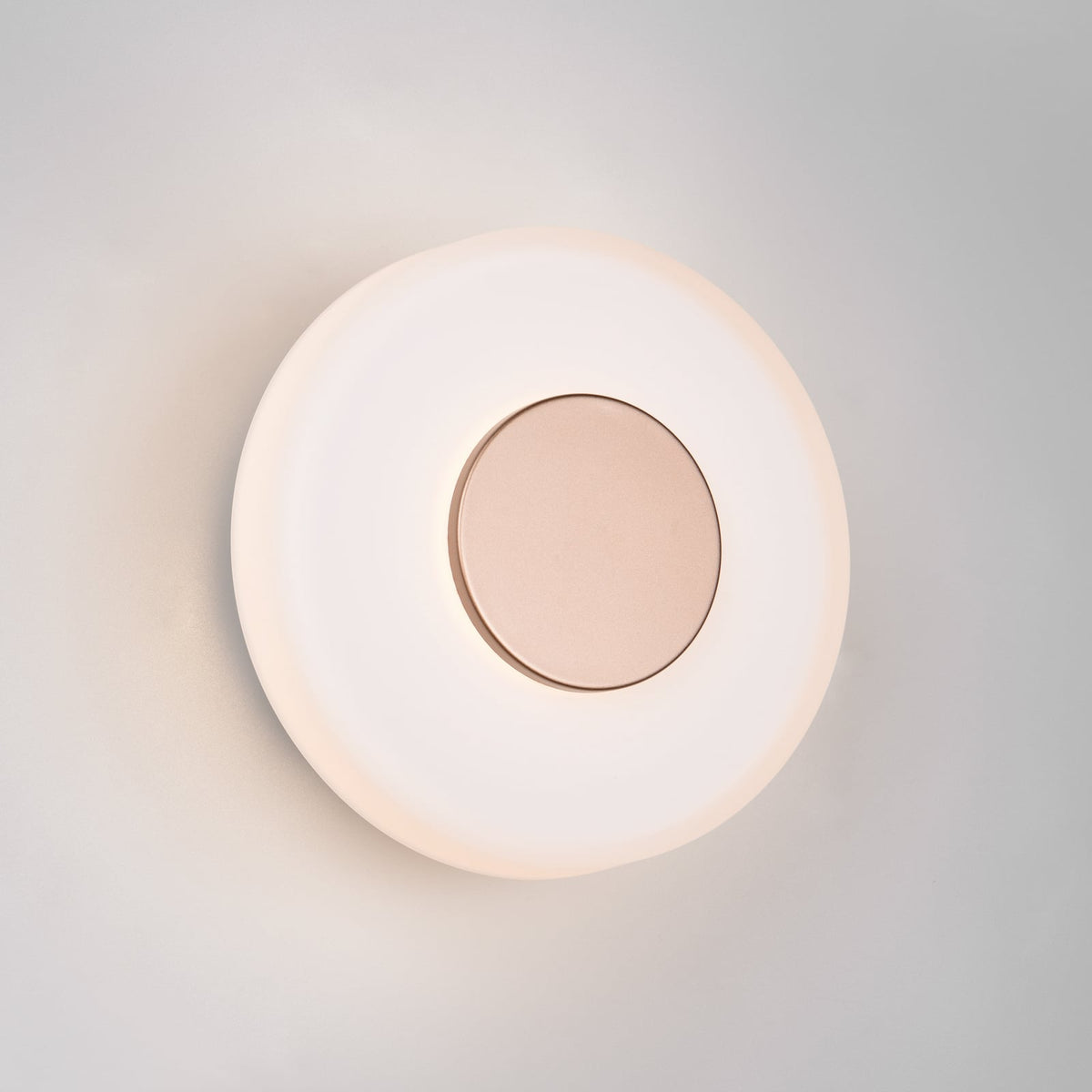 LED vegglampe Celeste glass dimbar Ø22 cm brun/hvit forfra