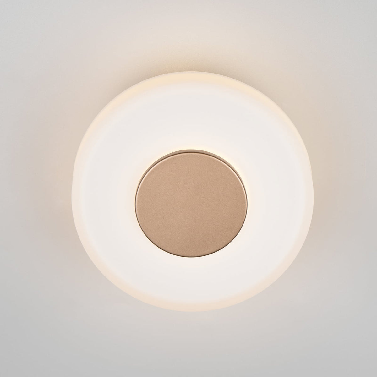 Nærbilde av LED vegglampe Celeste glass dimbar Ø22 cm brun/hvit
