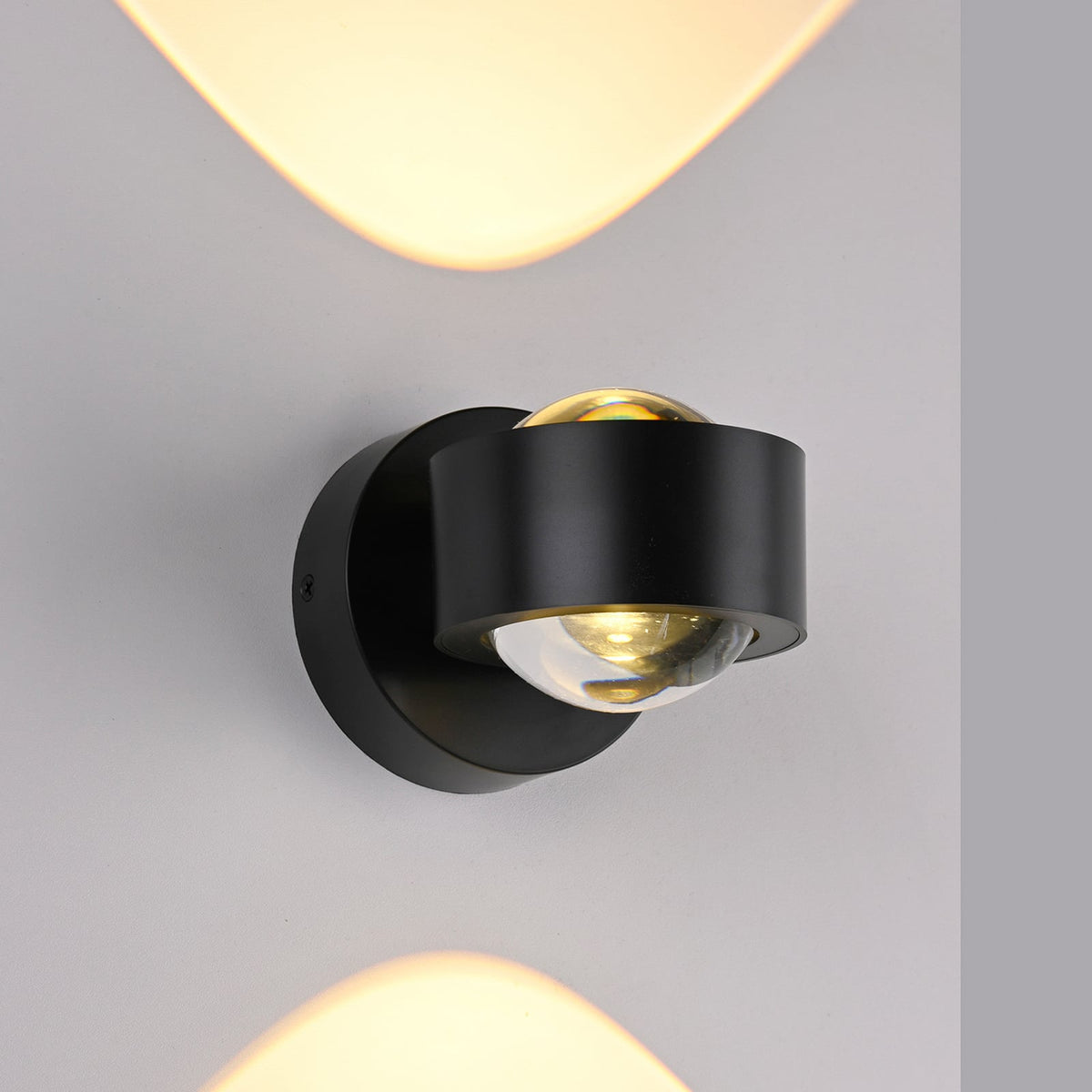 LED vegglampe Chia opp og ned svart 3000K 330 lm forfra