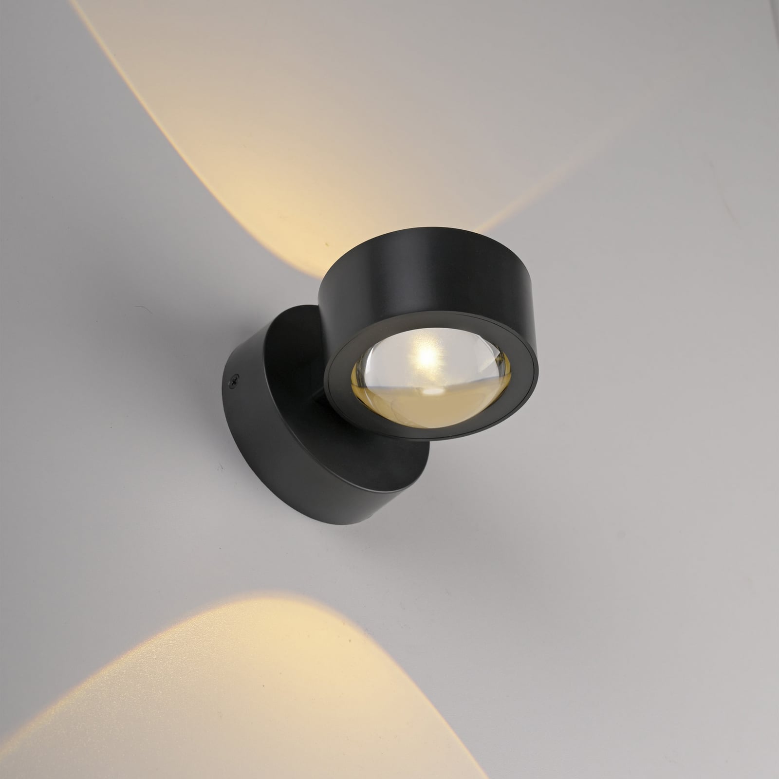Nærbilde av LED vegglampe Chia oppladbar dimbar med fjernkontroll svart lys