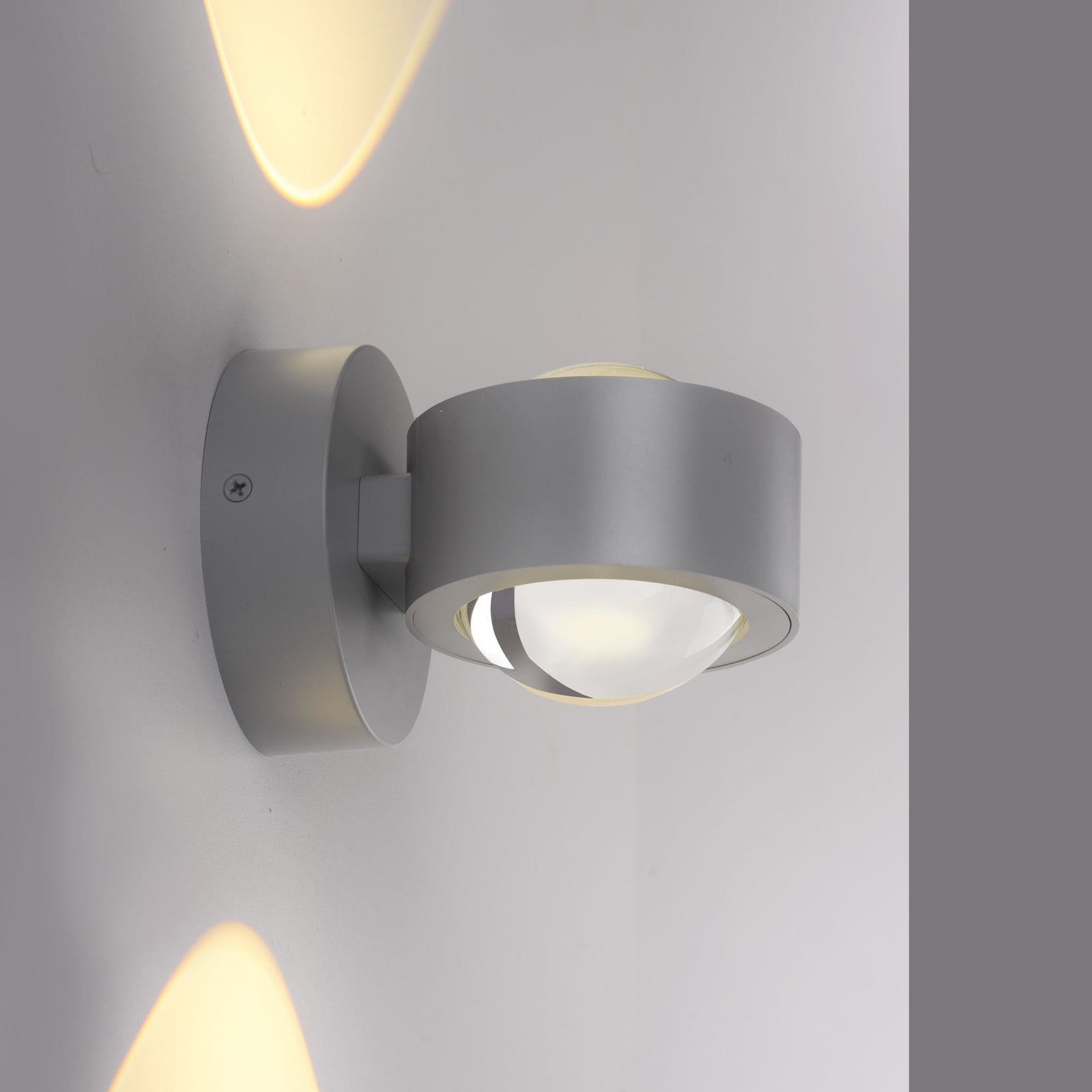 LED vegglampe Chia oppladbar dimbar sølv med fjernkontroll nærbilde