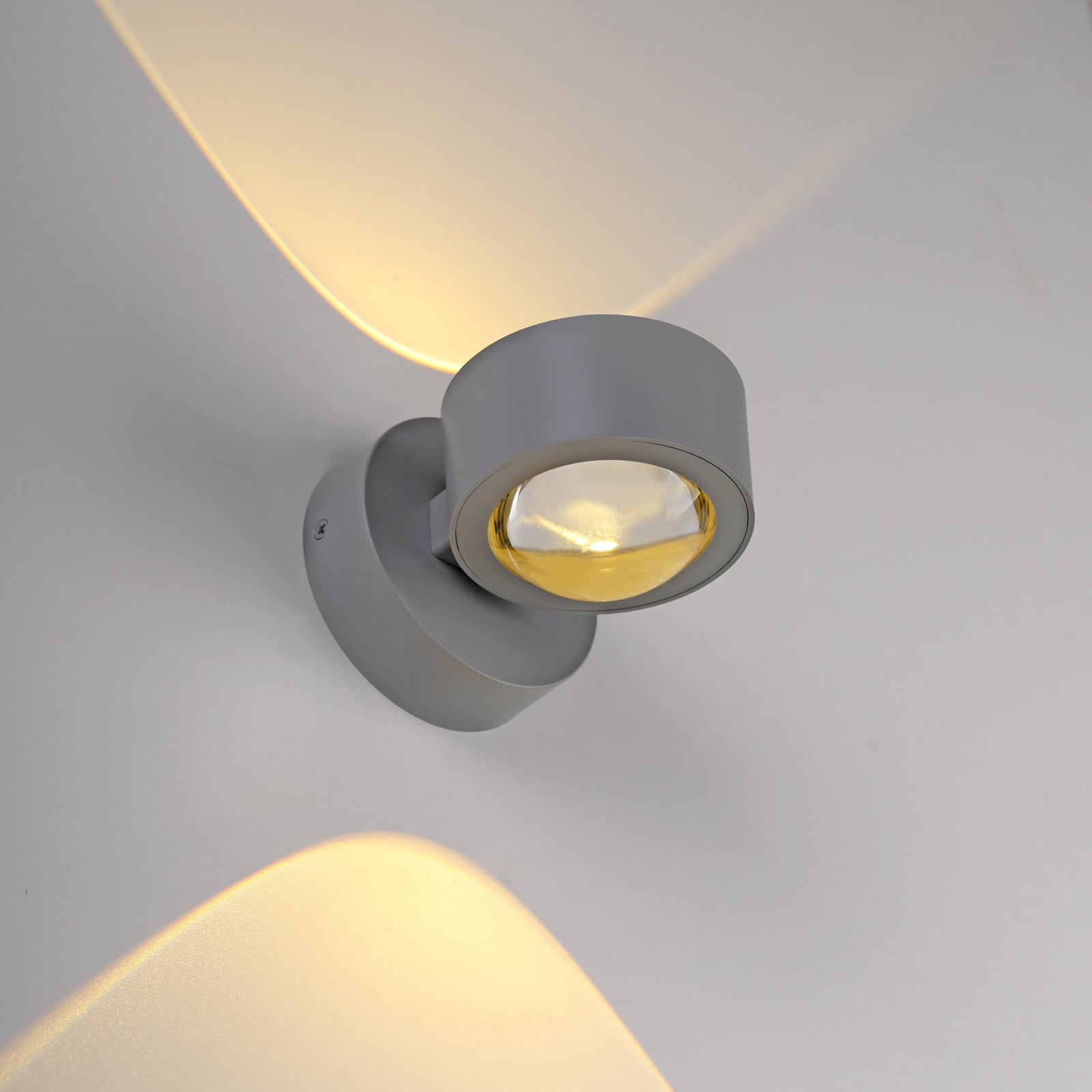 LED vegglampe Chia oppladbar dimbar sølv med fjernkontroll detalj av lys