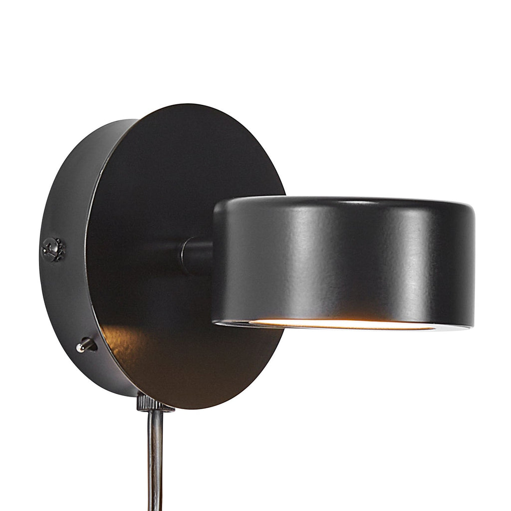 LED vegglampe Clyde dimbar svart med støpsel bakside