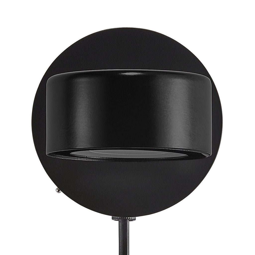 LED vegglampe Clyde dimbar svart med støpsel nærbilde av dimmer
