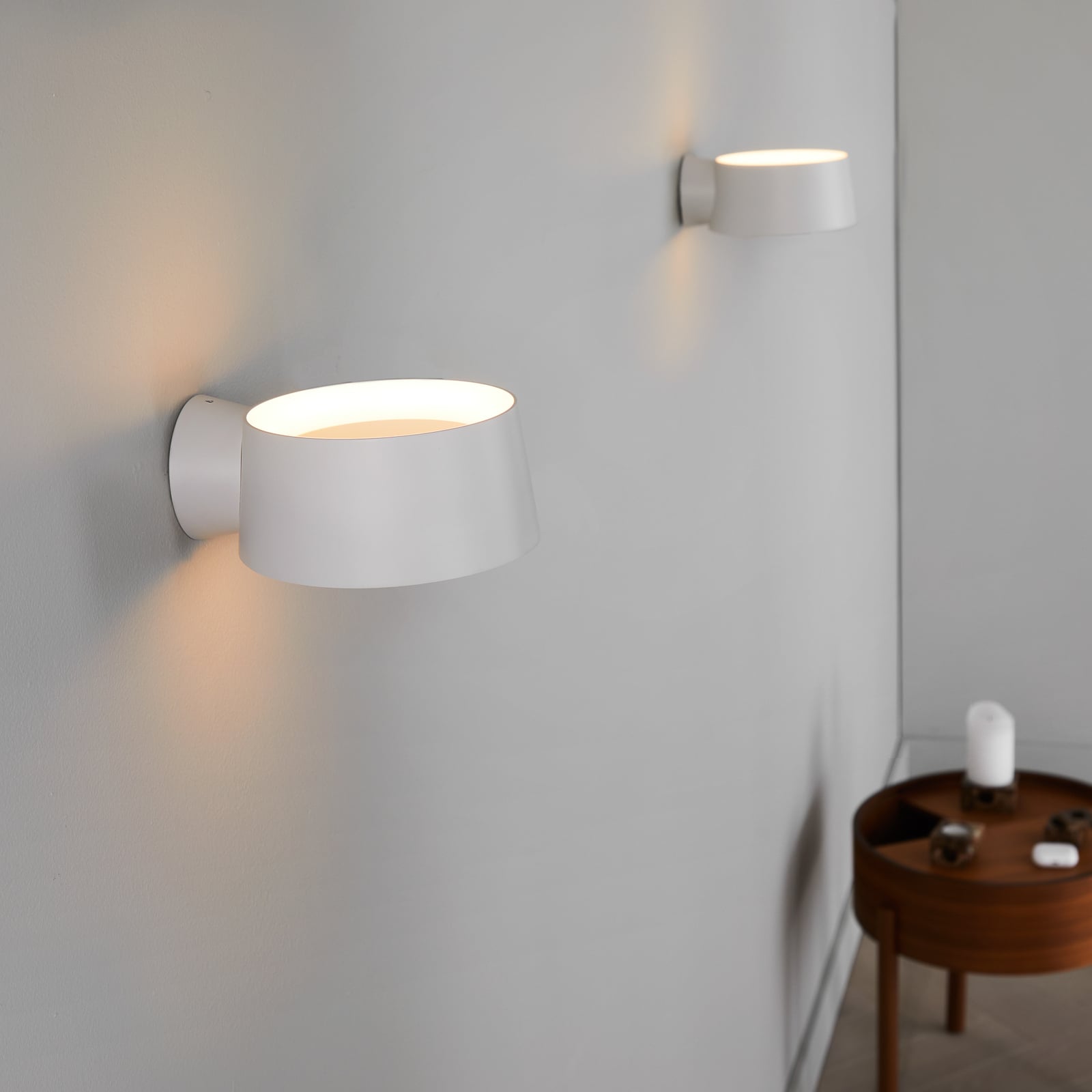 LED vegglampe Cookie bakside med veggfeste