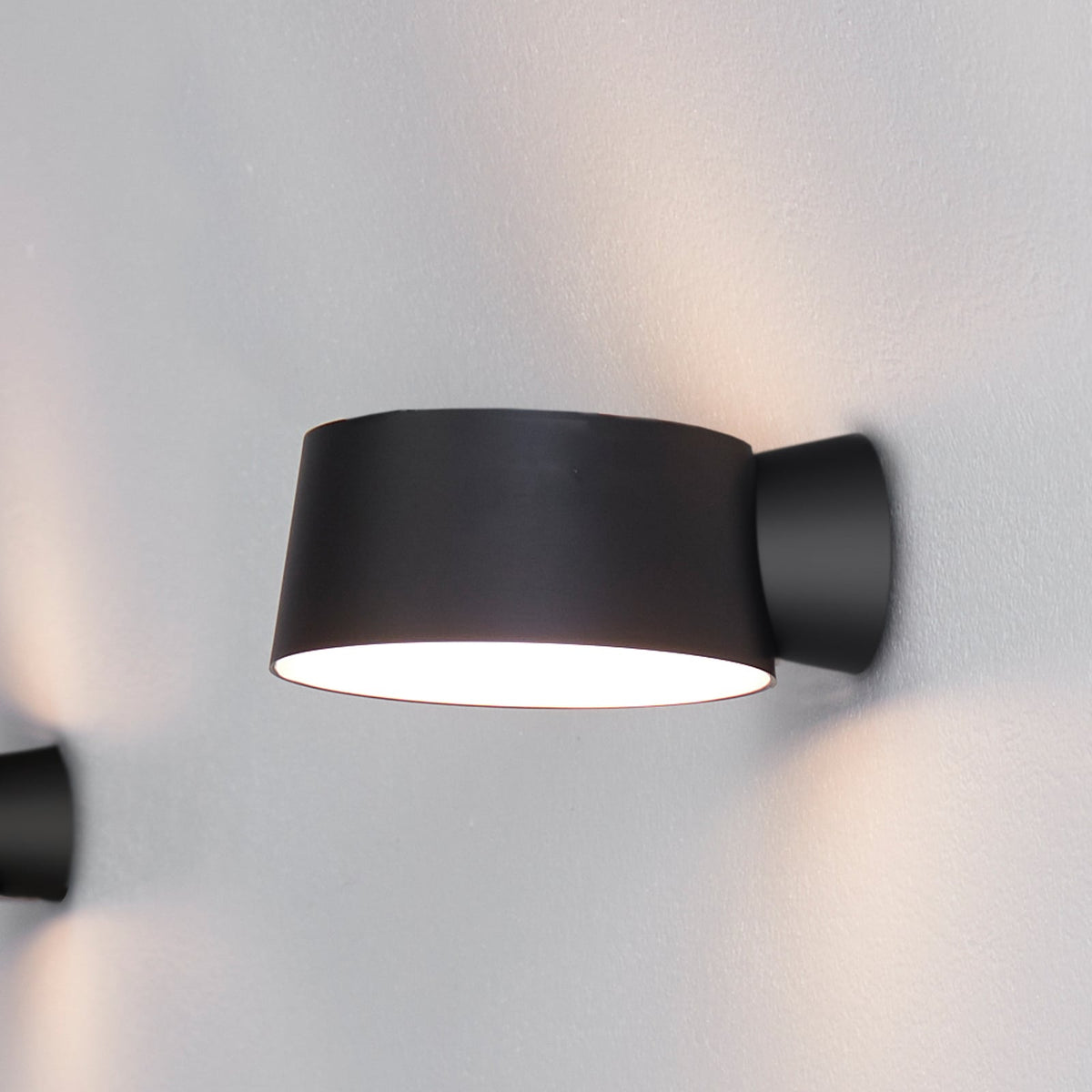 LED vegglampe Cookie ringformet svart dimbar Ø15 cm forfra