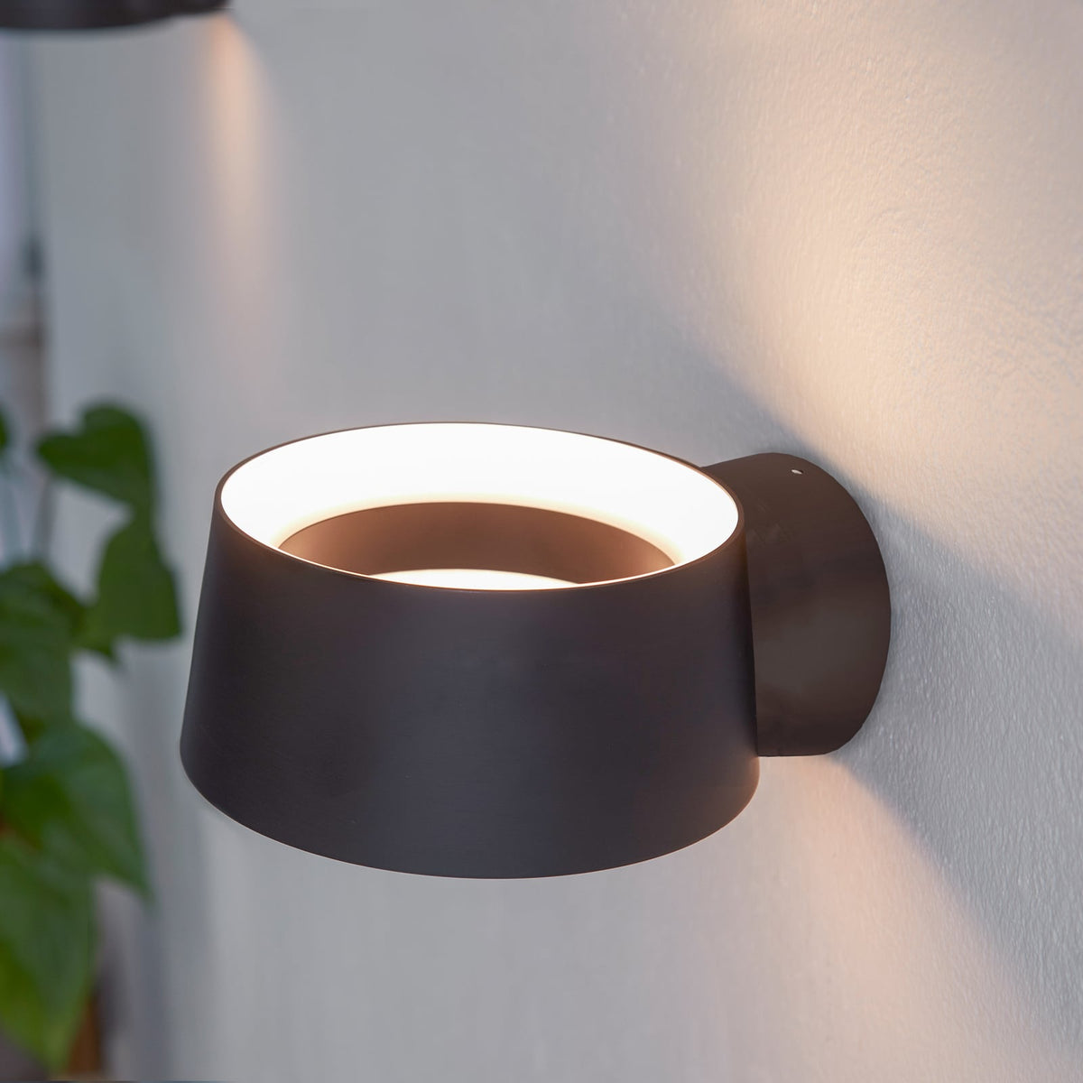 LED vegglampe Cookie svart dimbar nærbilde av lyskilde