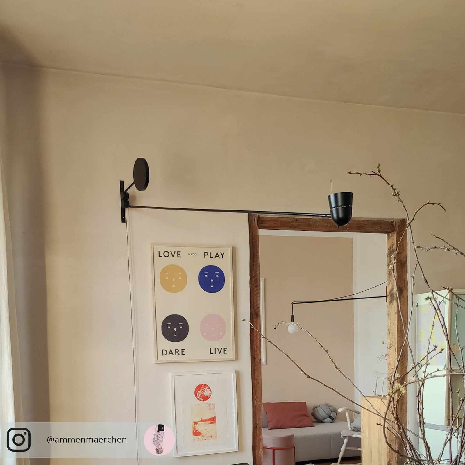 LED vegglampe Counterbalance svart aluminium nærbilde