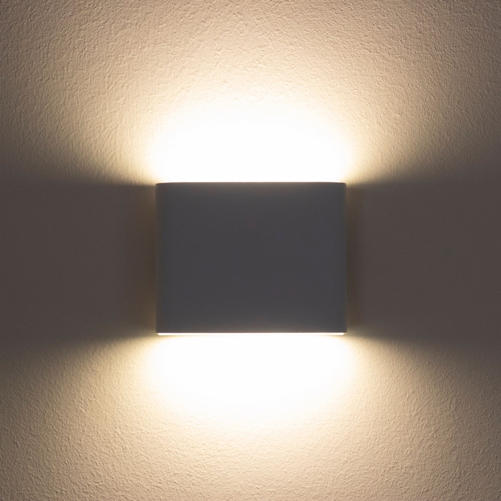 Nærbilde av LED vegglampe Cube oppladbar magnetisk hvit dimbar - Näve magnetfeste