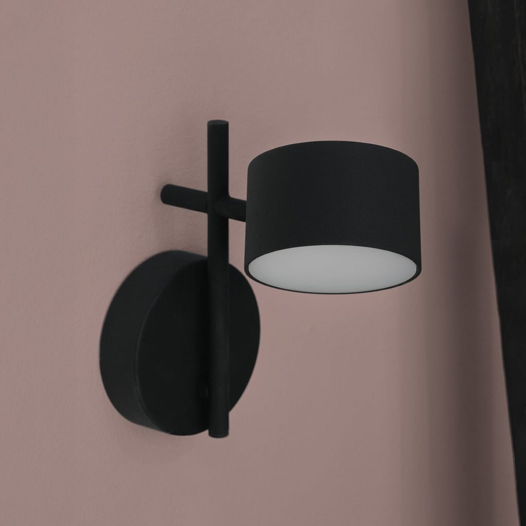 LED vegglampe Decor Kyoto dimbar svart med fjernkontroll montert