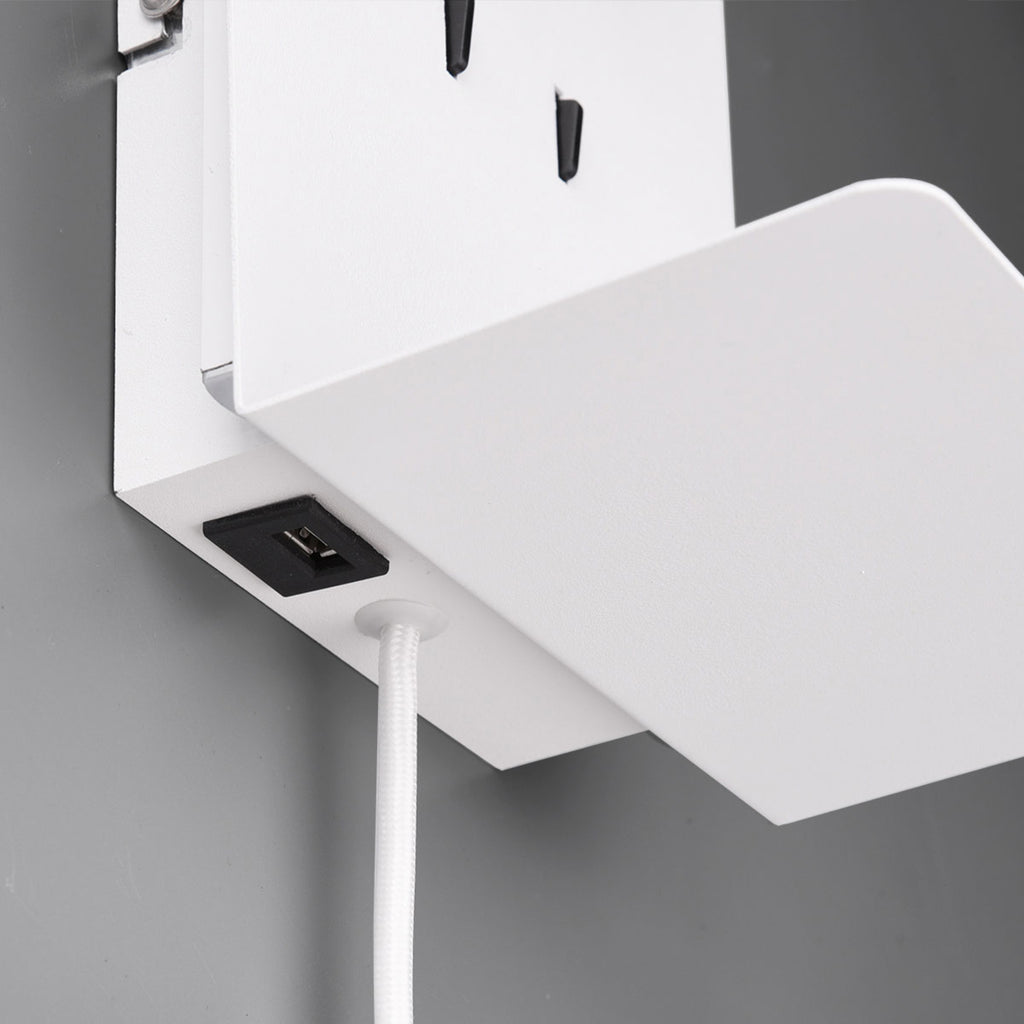LED vegglampe Element med hylle og USB hvit matt lys i bruk