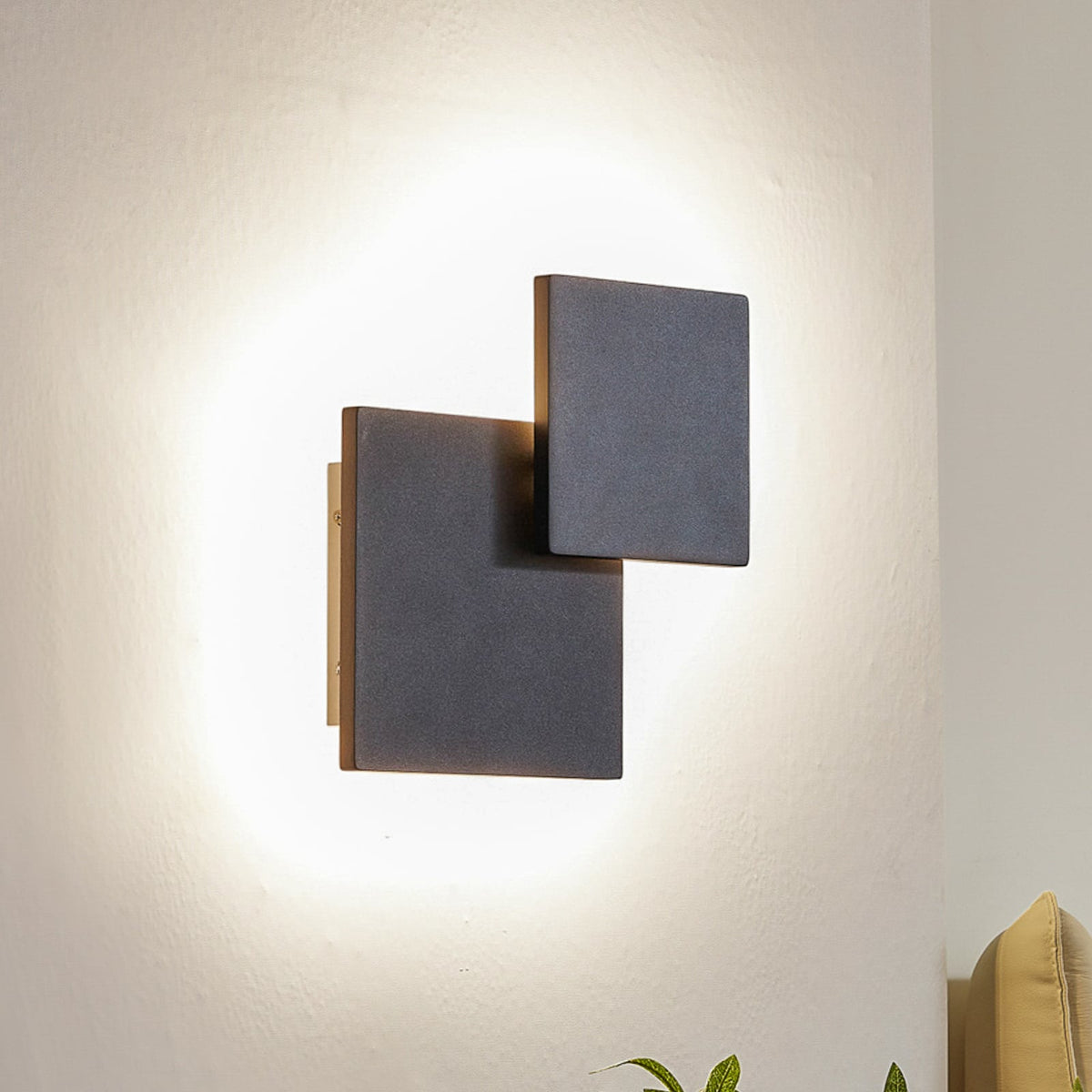 LED vegglampe Elrik svart metall 27 cm forfra