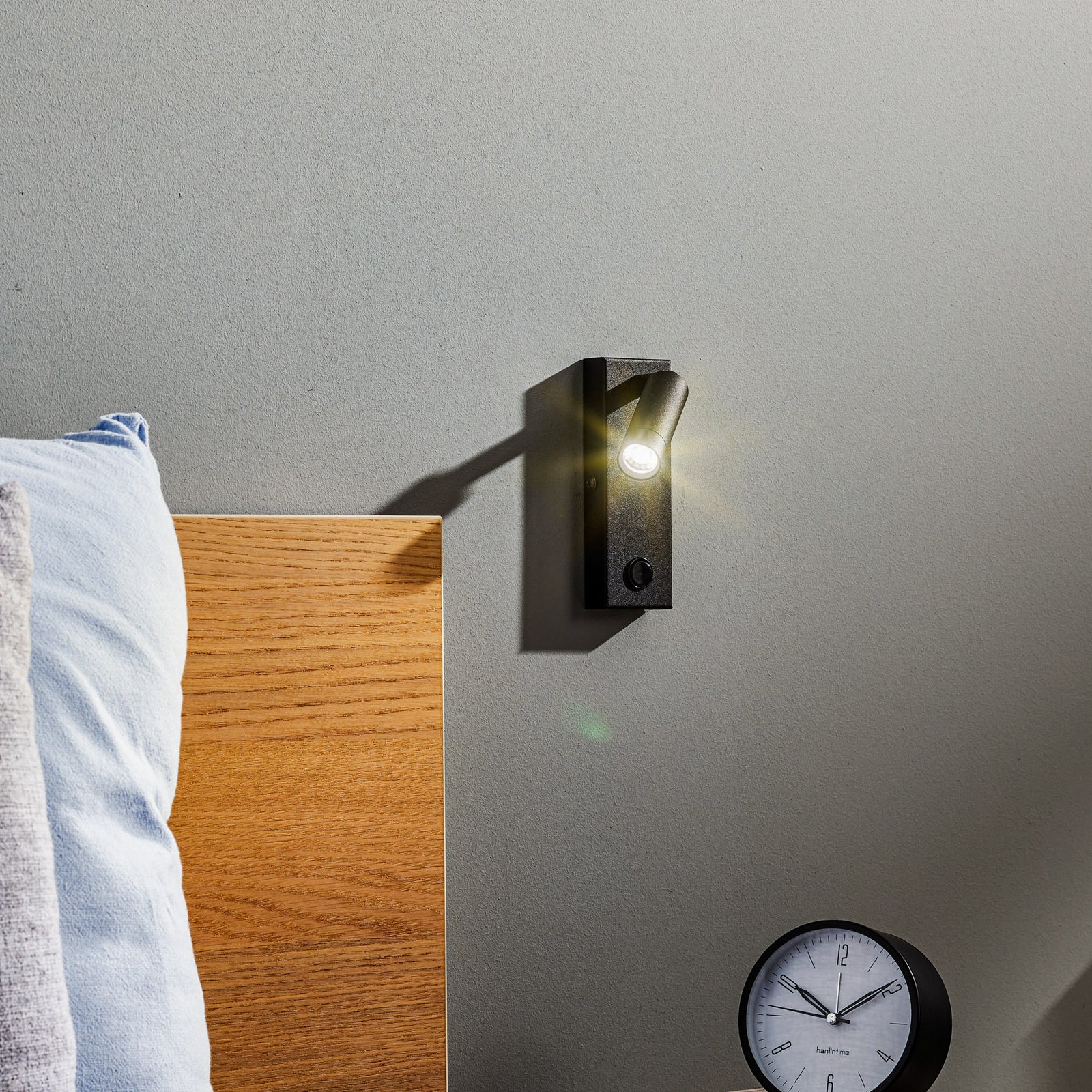 Bakside av LED vegglampe Enzo kantet med bryter svart 4000K