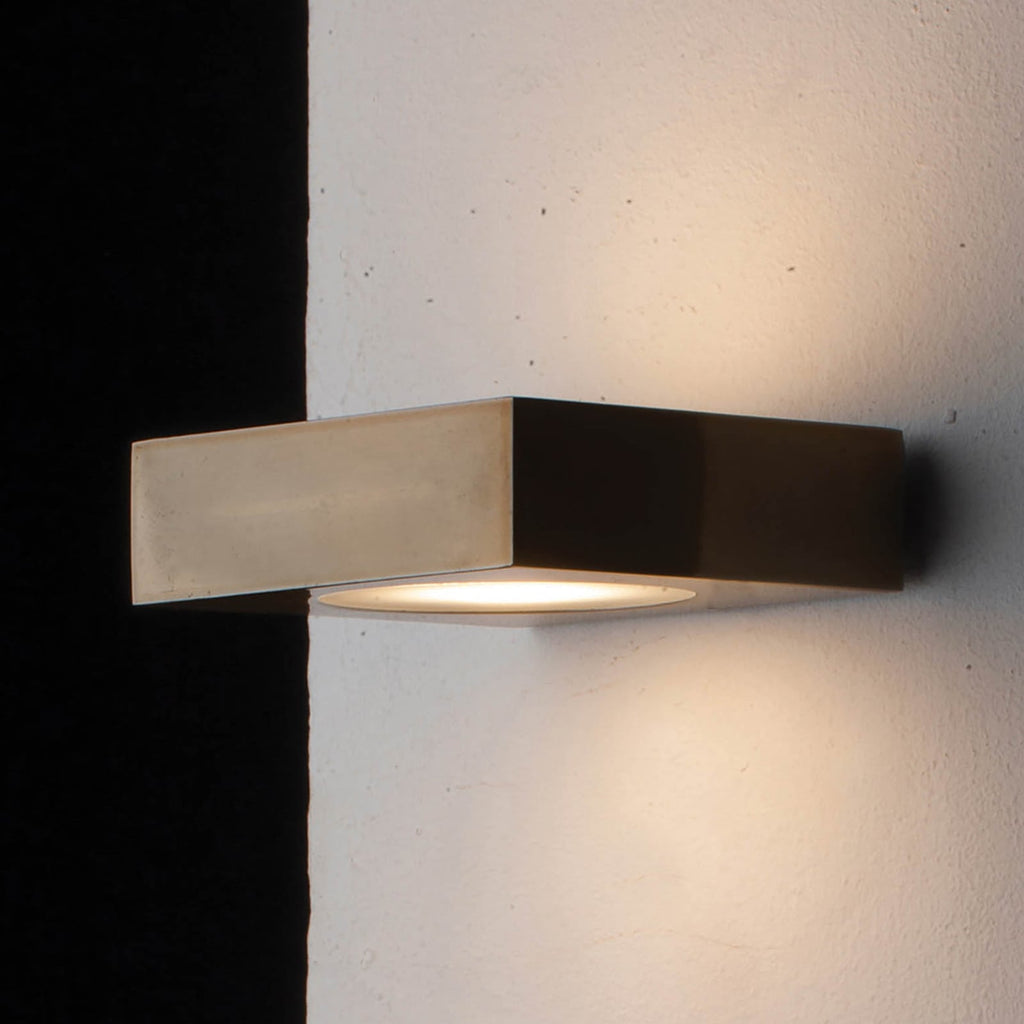 LED-vegglampe Fix opp/ned dimbar gull 2700K forfra