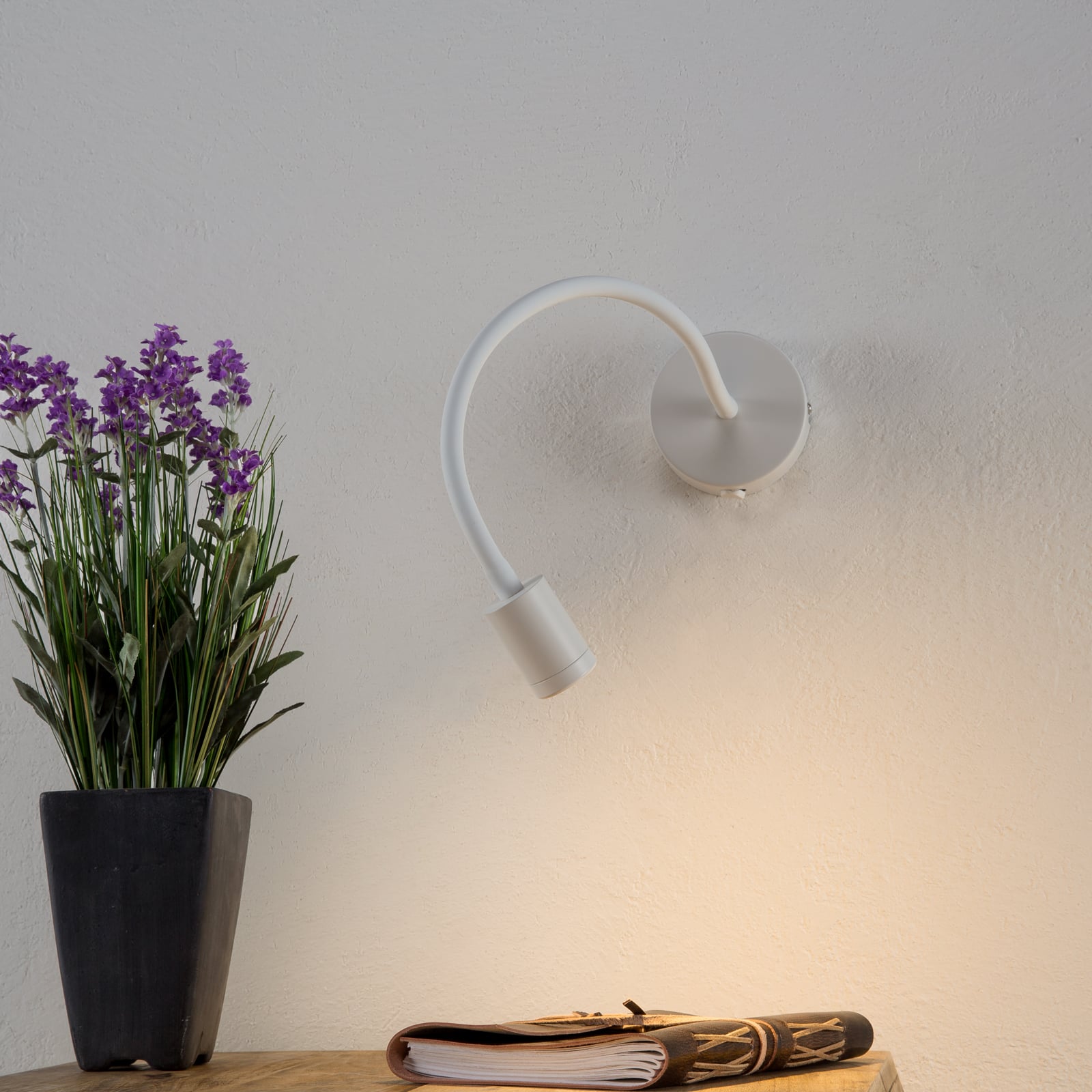 LED vegglampe Focus fleksibel arm hvit 3W med bryter forfra