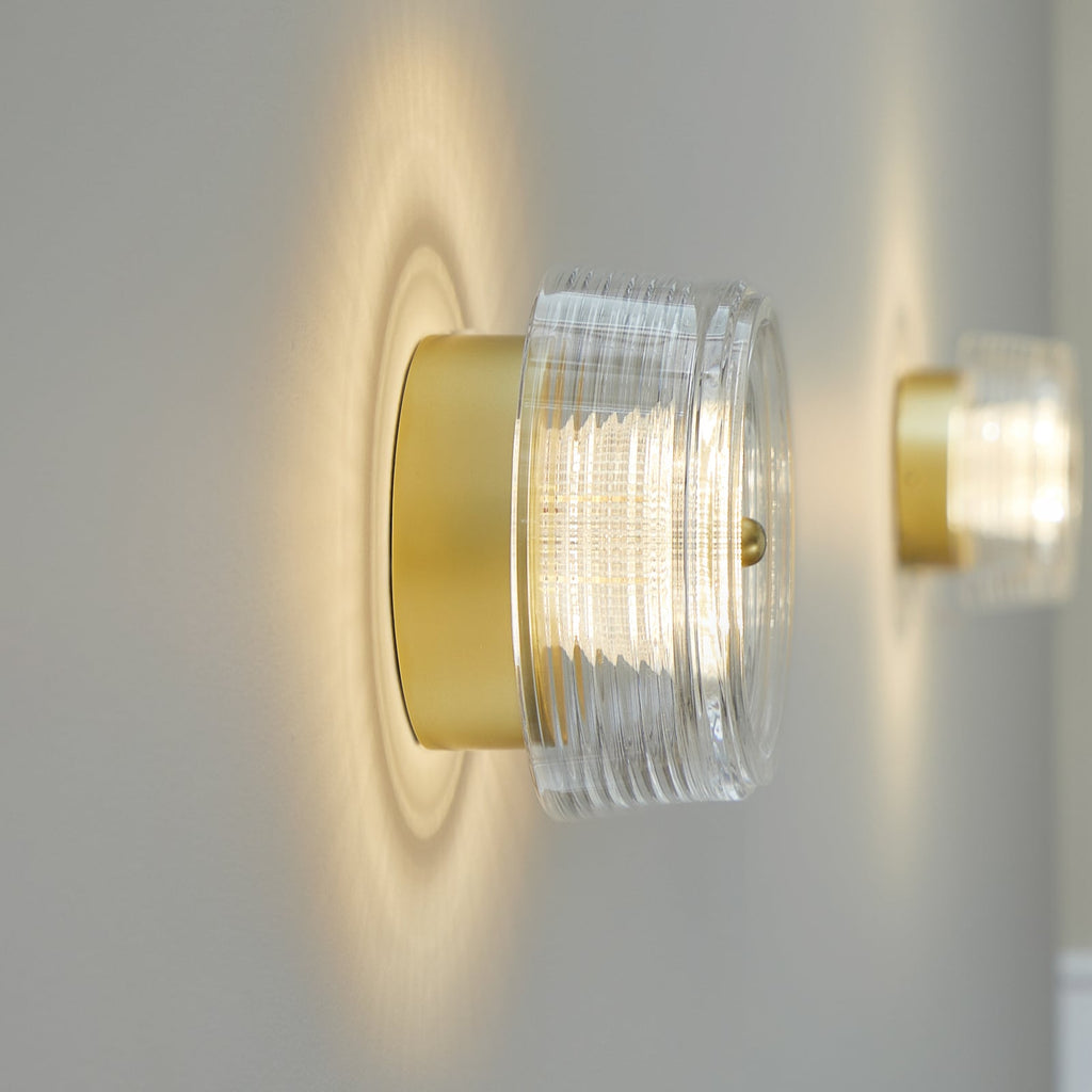 LED vegglampe Glow dimbar gull klar akryl Ø16 cm forfra