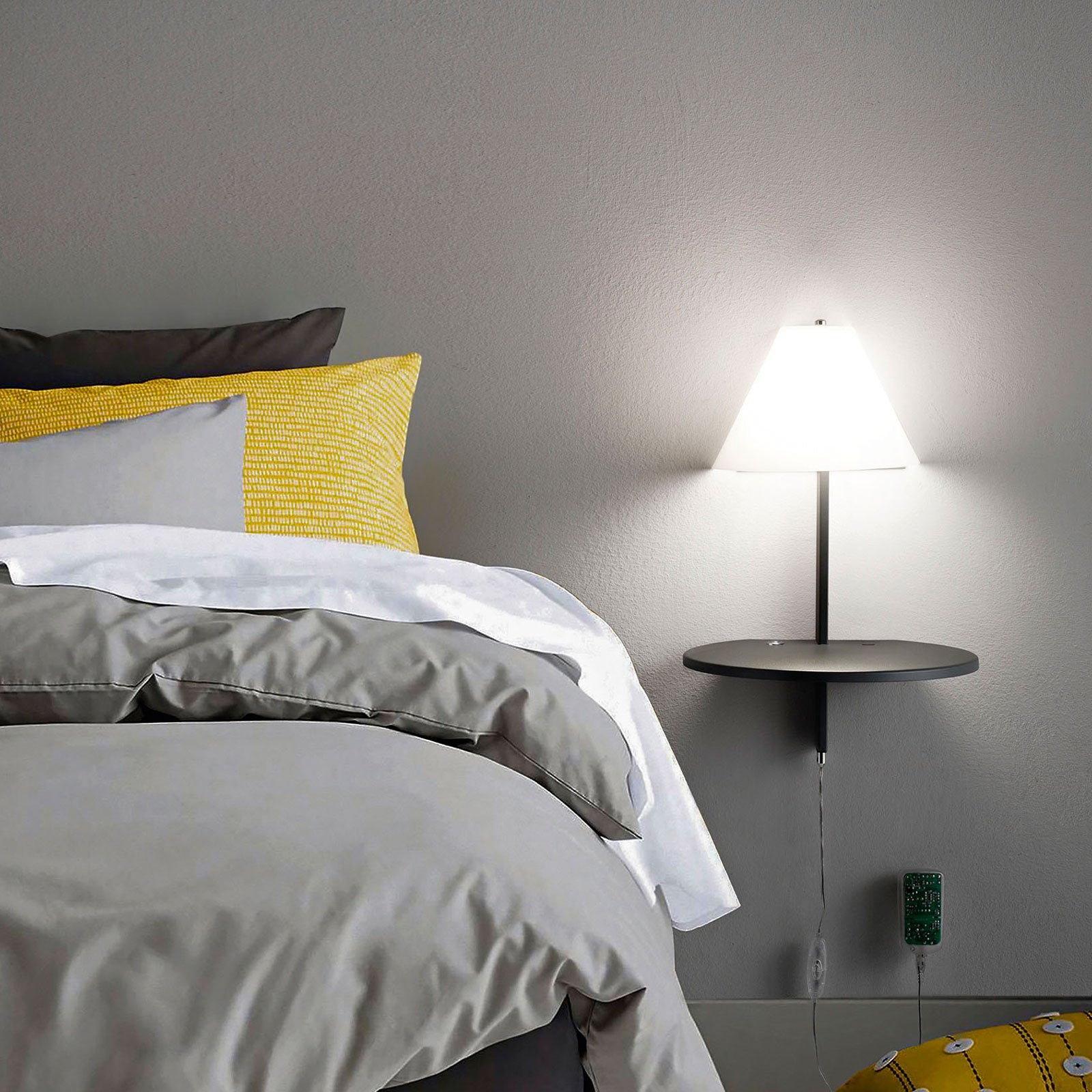 LED vegglampe Goodnight dimbar med USB-port hvit-antrasitt detalj av dimmer og USB-port