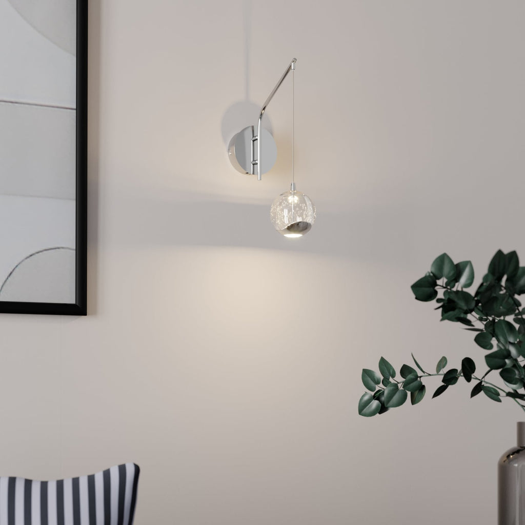 LED vegglampe Hayley krom glass med lys på