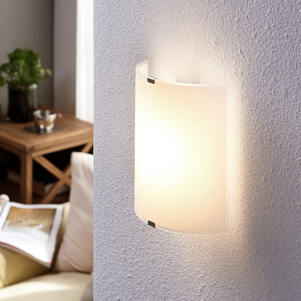LED-vegglampe Helmi halvrund glass satinert forfra