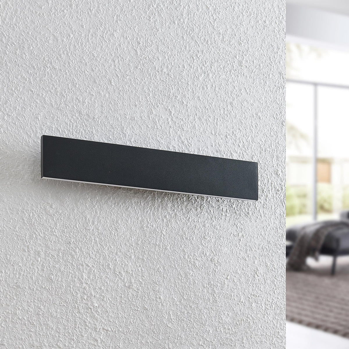 LED vegglampe Ignazia opp og ned svart 47 cm dimbar montert i rom